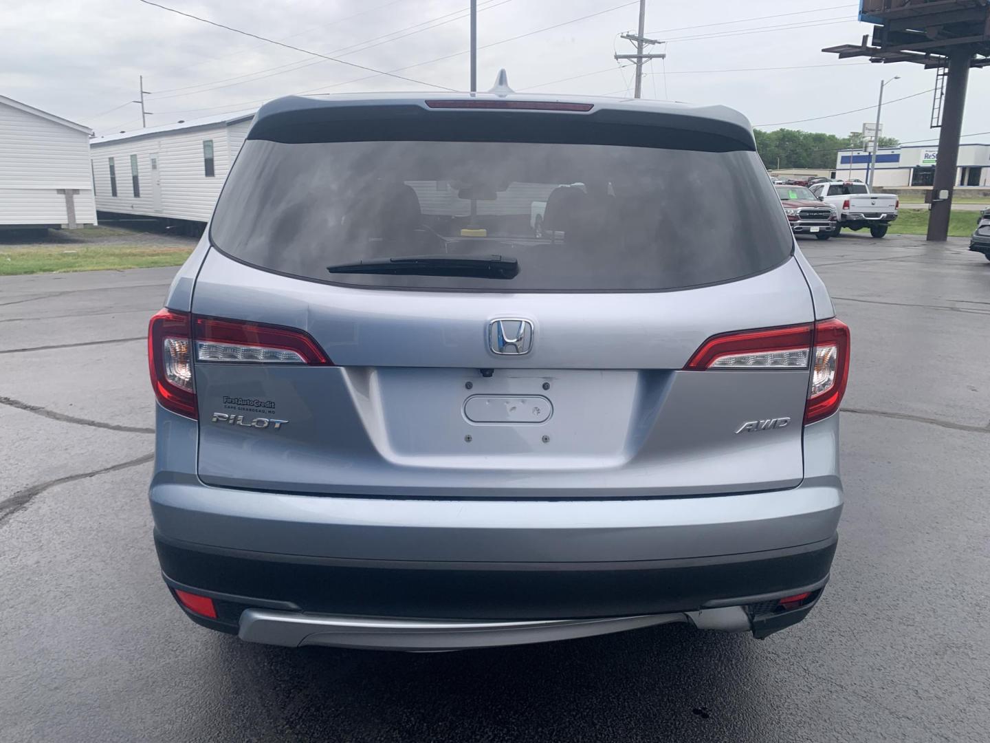 2019 SILVER /GRAY Honda Pilot EX 4WD (5FNYF6H32KB) with an 3.5L V6 SOHC 24V engine, Automatic transmission, located at 506 S. Kingshighway, Cape Girardeau, MO, 63703, (573) 235-5000, 37.294991, -89.553635 - 2019 Honda Pilot EX 4WD 104,xxx miles Adaptive Cruise Lane Warning Apple CarPlay Heated Seats Cloth Seats 3rd. Row Power Windows/Locks/Mirrors We have financing available and we accept trades! Fill out a credit application on our website or come by today! If you have any questions, give - Photo#6