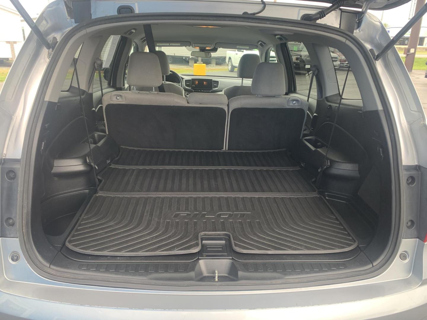 2019 SILVER /GRAY Honda Pilot EX 4WD (5FNYF6H32KB) with an 3.5L V6 SOHC 24V engine, Automatic transmission, located at 506 S. Kingshighway, Cape Girardeau, MO, 63703, (573) 235-5000, 37.294991, -89.553635 - 2019 Honda Pilot EX 4WD 104,xxx miles Adaptive Cruise Lane Warning Apple CarPlay Heated Seats Cloth Seats 3rd. Row Power Windows/Locks/Mirrors We have financing available and we accept trades! Fill out a credit application on our website or come by today! If you have any questions, give - Photo#7