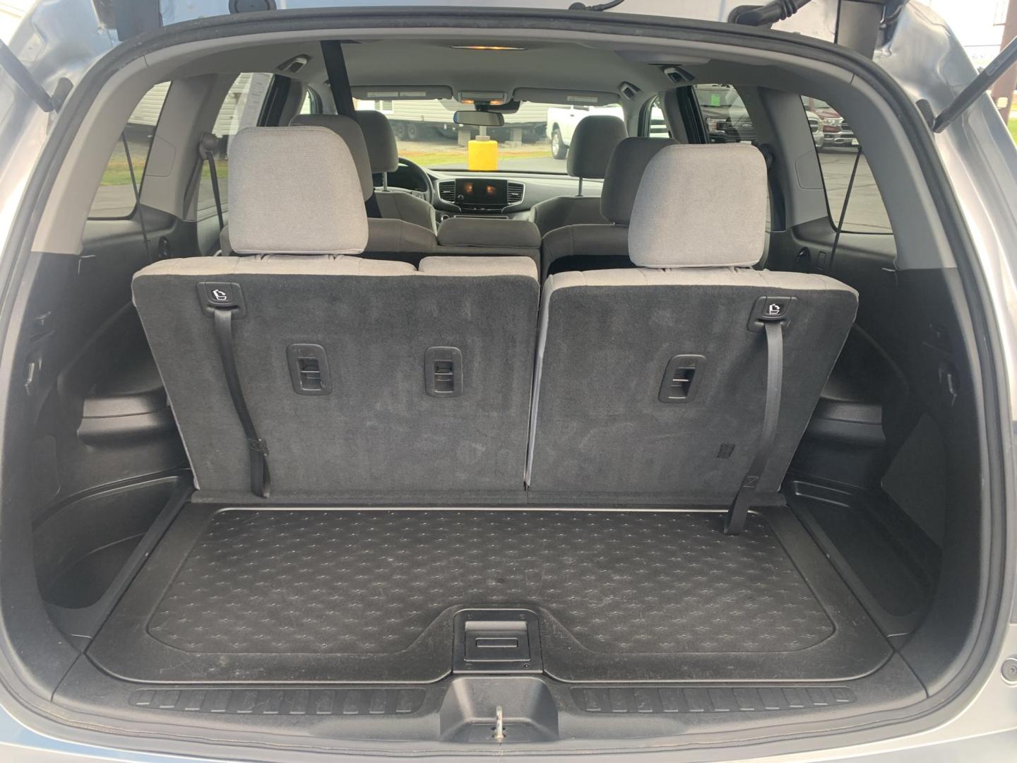 2019 SILVER /GRAY Honda Pilot EX 4WD (5FNYF6H32KB) with an 3.5L V6 SOHC 24V engine, Automatic transmission, located at 506 S. Kingshighway, Cape Girardeau, MO, 63703, (573) 235-5000, 37.294991, -89.553635 - 2019 Honda Pilot EX 4WD 104,xxx miles Adaptive Cruise Lane Warning Apple CarPlay Heated Seats Cloth Seats 3rd. Row Power Windows/Locks/Mirrors We have financing available and we accept trades! Fill out a credit application on our website or come by today! If you have any questions, give - Photo#8