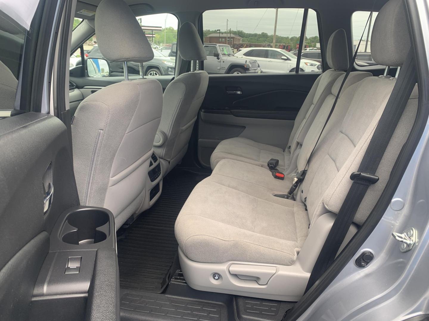2019 SILVER /GRAY Honda Pilot EX 4WD (5FNYF6H32KB) with an 3.5L V6 SOHC 24V engine, Automatic transmission, located at 506 S. Kingshighway, Cape Girardeau, MO, 63703, (573) 235-5000, 37.294991, -89.553635 - 2019 Honda Pilot EX 4WD 104,xxx miles Adaptive Cruise Lane Warning Apple CarPlay Heated Seats Cloth Seats 3rd. Row Power Windows/Locks/Mirrors We have financing available and we accept trades! Fill out a credit application on our website or come by today! If you have any questions, give - Photo#19