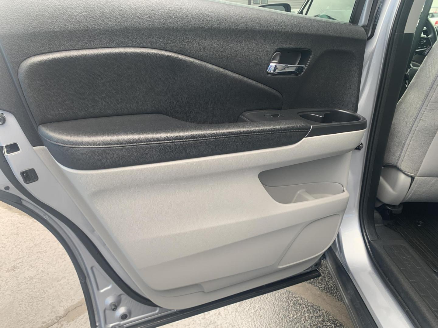 2019 SILVER /GRAY Honda Pilot EX 4WD (5FNYF6H32KB) with an 3.5L V6 SOHC 24V engine, Automatic transmission, located at 506 S. Kingshighway, Cape Girardeau, MO, 63703, (573) 235-5000, 37.294991, -89.553635 - 2019 Honda Pilot EX 4WD 104,xxx miles Adaptive Cruise Lane Warning Apple CarPlay Heated Seats Cloth Seats 3rd. Row Power Windows/Locks/Mirrors We have financing available and we accept trades! Fill out a credit application on our website or come by today! If you have any questions, give - Photo#18