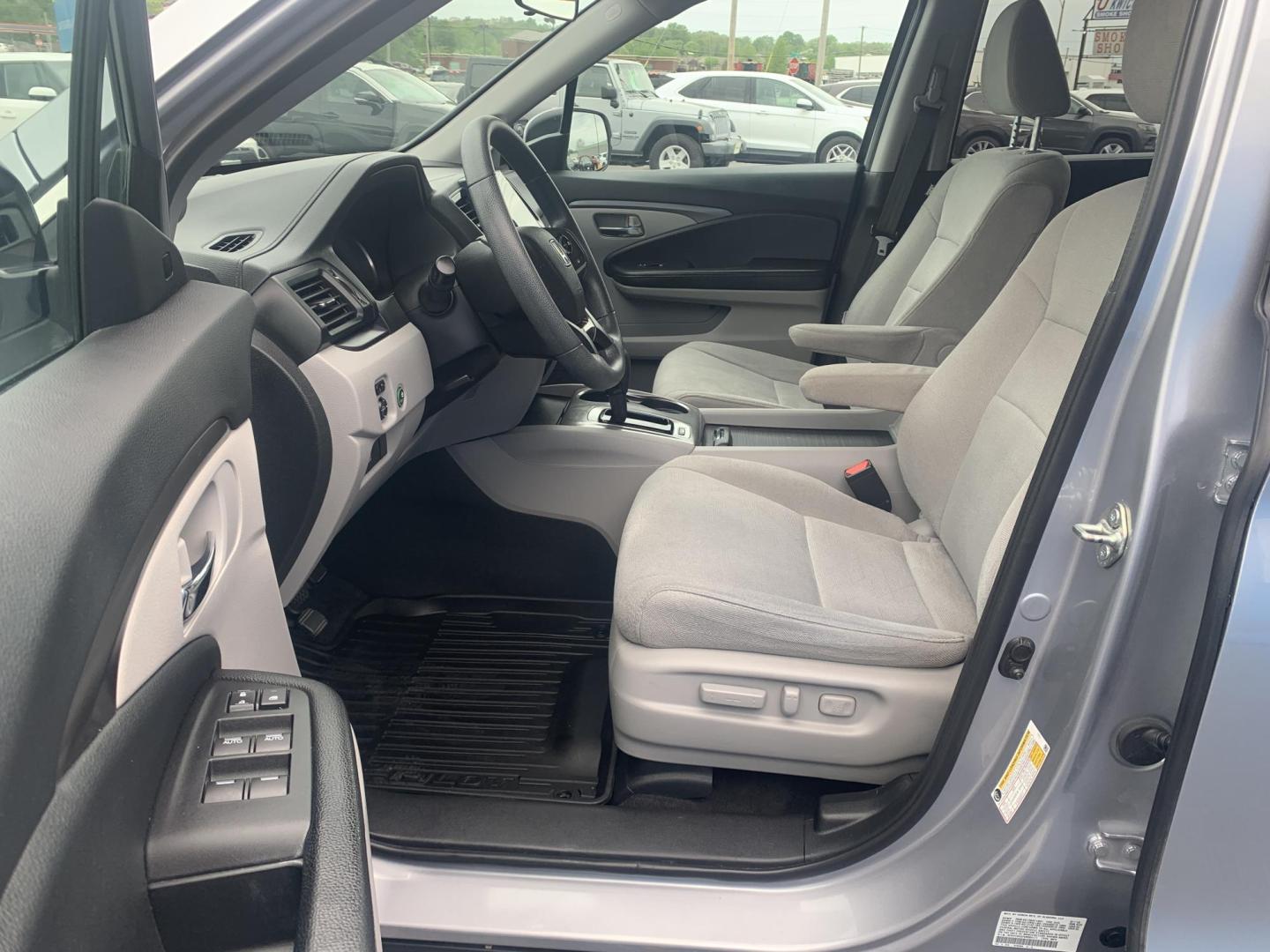 2019 SILVER /GRAY Honda Pilot EX 4WD (5FNYF6H32KB) with an 3.5L V6 SOHC 24V engine, Automatic transmission, located at 506 S. Kingshighway, Cape Girardeau, MO, 63703, (573) 235-5000, 37.294991, -89.553635 - 2019 Honda Pilot EX 4WD 104,xxx miles Adaptive Cruise Lane Warning Apple CarPlay Heated Seats Cloth Seats 3rd. Row Power Windows/Locks/Mirrors We have financing available and we accept trades! Fill out a credit application on our website or come by today! If you have any questions, give - Photo#21