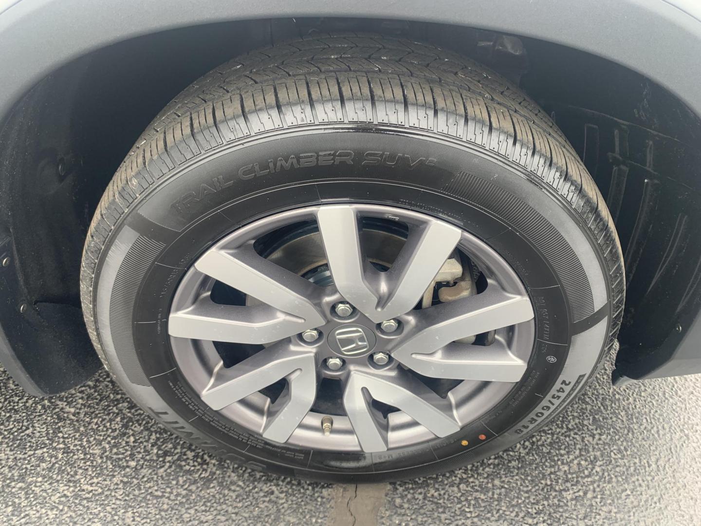 2019 SILVER /GRAY Honda Pilot EX 4WD (5FNYF6H32KB) with an 3.5L V6 SOHC 24V engine, Automatic transmission, located at 506 S. Kingshighway, Cape Girardeau, MO, 63703, (573) 235-5000, 37.294991, -89.553635 - 2019 Honda Pilot EX 4WD 104,xxx miles Adaptive Cruise Lane Warning Apple CarPlay Heated Seats Cloth Seats 3rd. Row Power Windows/Locks/Mirrors We have financing available and we accept trades! Fill out a credit application on our website or come by today! If you have any questions, give - Photo#36