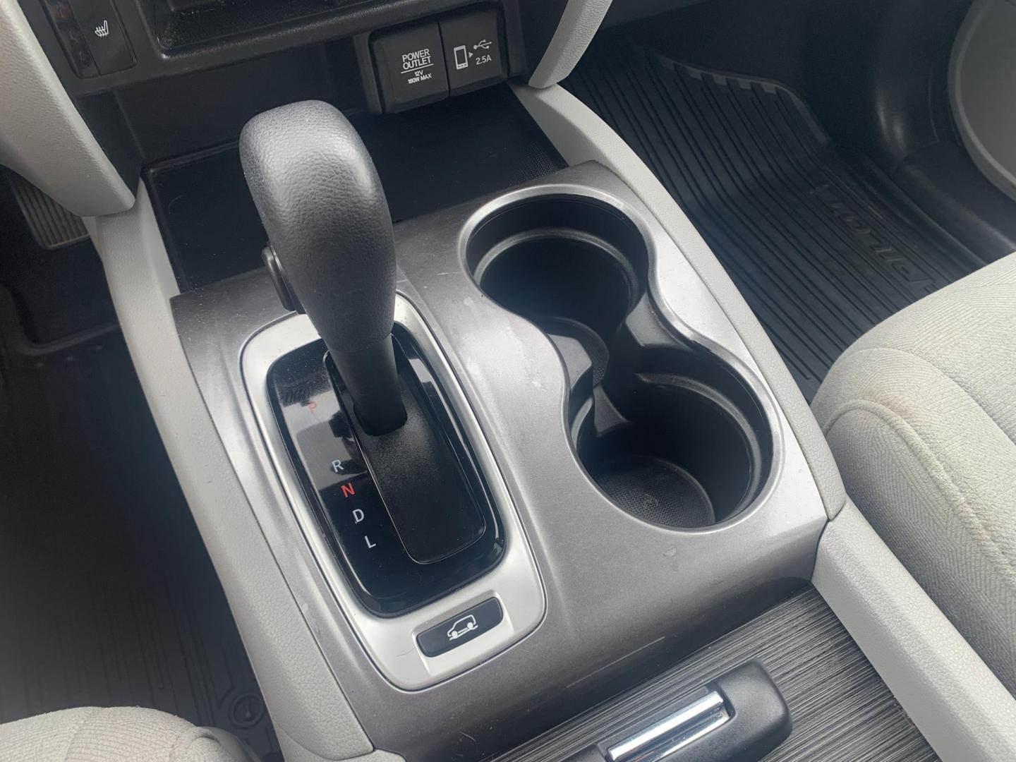 2019 SILVER /GRAY Honda Pilot EX 4WD (5FNYF6H32KB) with an 3.5L V6 SOHC 24V engine, Automatic transmission, located at 506 S. Kingshighway, Cape Girardeau, MO, 63703, (573) 235-5000, 37.294991, -89.553635 - 2019 Honda Pilot EX 4WD 104,xxx miles Adaptive Cruise Lane Warning Apple CarPlay Heated Seats Cloth Seats 3rd. Row Power Windows/Locks/Mirrors We have financing available and we accept trades! Fill out a credit application on our website or come by today! If you have any questions, give - Photo#30