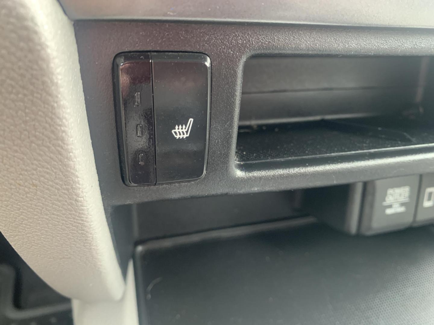 2019 SILVER /GRAY Honda Pilot EX 4WD (5FNYF6H32KB) with an 3.5L V6 SOHC 24V engine, Automatic transmission, located at 506 S. Kingshighway, Cape Girardeau, MO, 63703, (573) 235-5000, 37.294991, -89.553635 - 2019 Honda Pilot EX 4WD 104,xxx miles Adaptive Cruise Lane Warning Apple CarPlay Heated Seats Cloth Seats 3rd. Row Power Windows/Locks/Mirrors We have financing available and we accept trades! Fill out a credit application on our website or come by today! If you have any questions, give - Photo#32