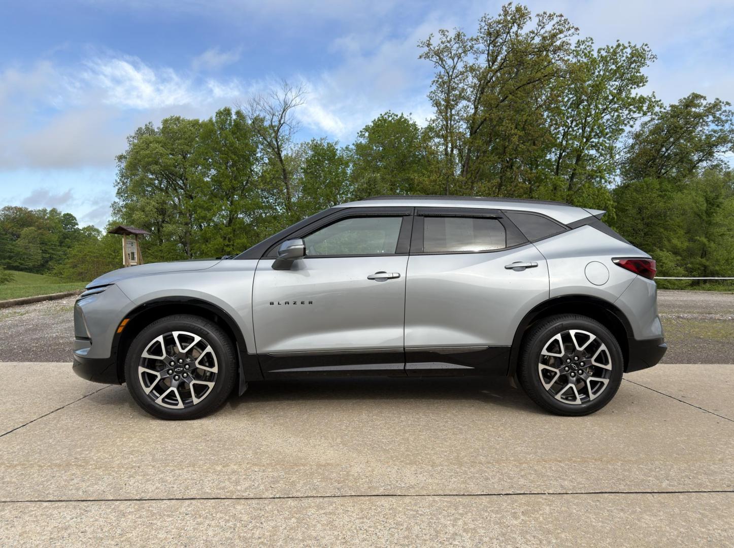 2023 GRAY /Blue Chevrolet Blazer RS (3GNKBERSXPS) with an 3.6L V6 engine, Automatic transmission, located at 2990 Old Orchard Rd., Jackson, MO, 63755, 37.354214, -89.612106 - 2023 Chevrolet Blazer RS 41xxx miles Front Wheel Drive 3.6L V6 Automatic Leather Navigation Backup Camera Power/Heated Seats Heated Steering Wheel Bluetooth Remote Start Cruise Power Windows/Locks/Mirrors We have financing available and we accept trades! Fill out a credit application o - Photo#8