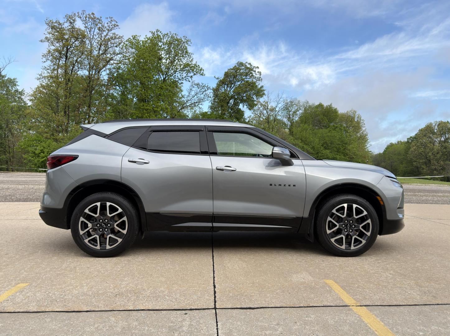 2023 GRAY /Blue Chevrolet Blazer RS (3GNKBERSXPS) with an 3.6L V6 engine, Automatic transmission, located at 2990 Old Orchard Rd., Jackson, MO, 63755, 37.354214, -89.612106 - 2023 Chevrolet Blazer RS 41xxx miles Front Wheel Drive 3.6L V6 Automatic Leather Navigation Backup Camera Power/Heated Seats Heated Steering Wheel Bluetooth Remote Start Cruise Power Windows/Locks/Mirrors We have financing available and we accept trades! Fill out a credit application o - Photo#9