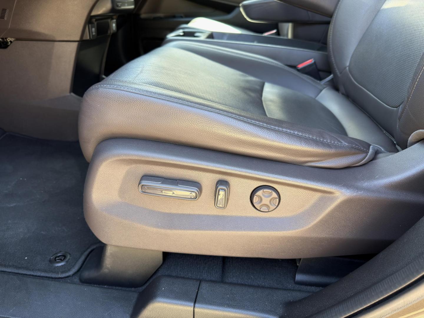 2020 BROWN /Brown Honda Odyssey Elite (5FNRL6H93LB) with an 3.5L V6 engine, Automatic transmission, located at 2990 Old Orchard Rd., Jackson, MO, 63755, 37.354214, -89.612106 - 2020 Honda Odyssey Elite 1-Owner 122xxx miles Front Wheel Drive 3.5L V6 Automatic Leather 3rd Row Rear Entertainment Navigation Power/Heated/Cooled Seats Heated Steering Wheel Backup Camera Sunroof Bluetooth Remote Start Cruise Power Windows/Locks/Mirrors We have financing availabl - Photo#6