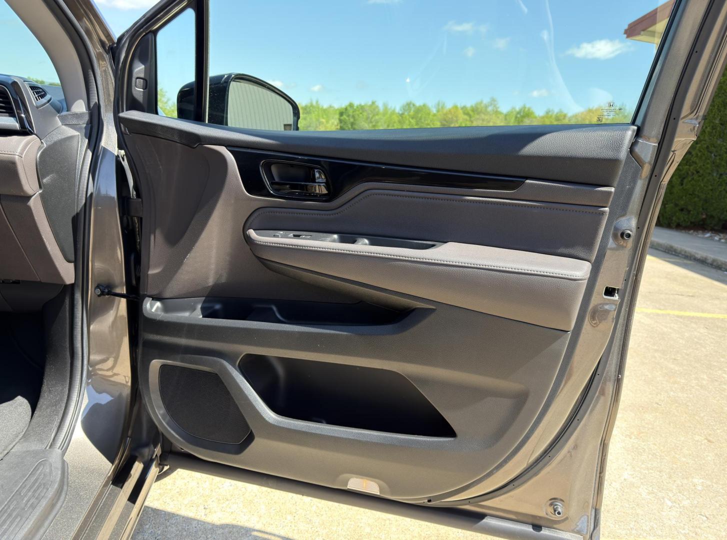 2020 BROWN /Brown Honda Odyssey Elite (5FNRL6H93LB) with an 3.5L V6 engine, Automatic transmission, located at 2990 Old Orchard Rd., Jackson, MO, 63755, 37.354214, -89.612106 - 2020 Honda Odyssey Elite 1-Owner 122xxx miles Front Wheel Drive 3.5L V6 Automatic Leather 3rd Row Rear Entertainment Navigation Power/Heated/Cooled Seats Heated Steering Wheel Backup Camera Sunroof Bluetooth Remote Start Cruise Power Windows/Locks/Mirrors We have financing availabl - Photo#17