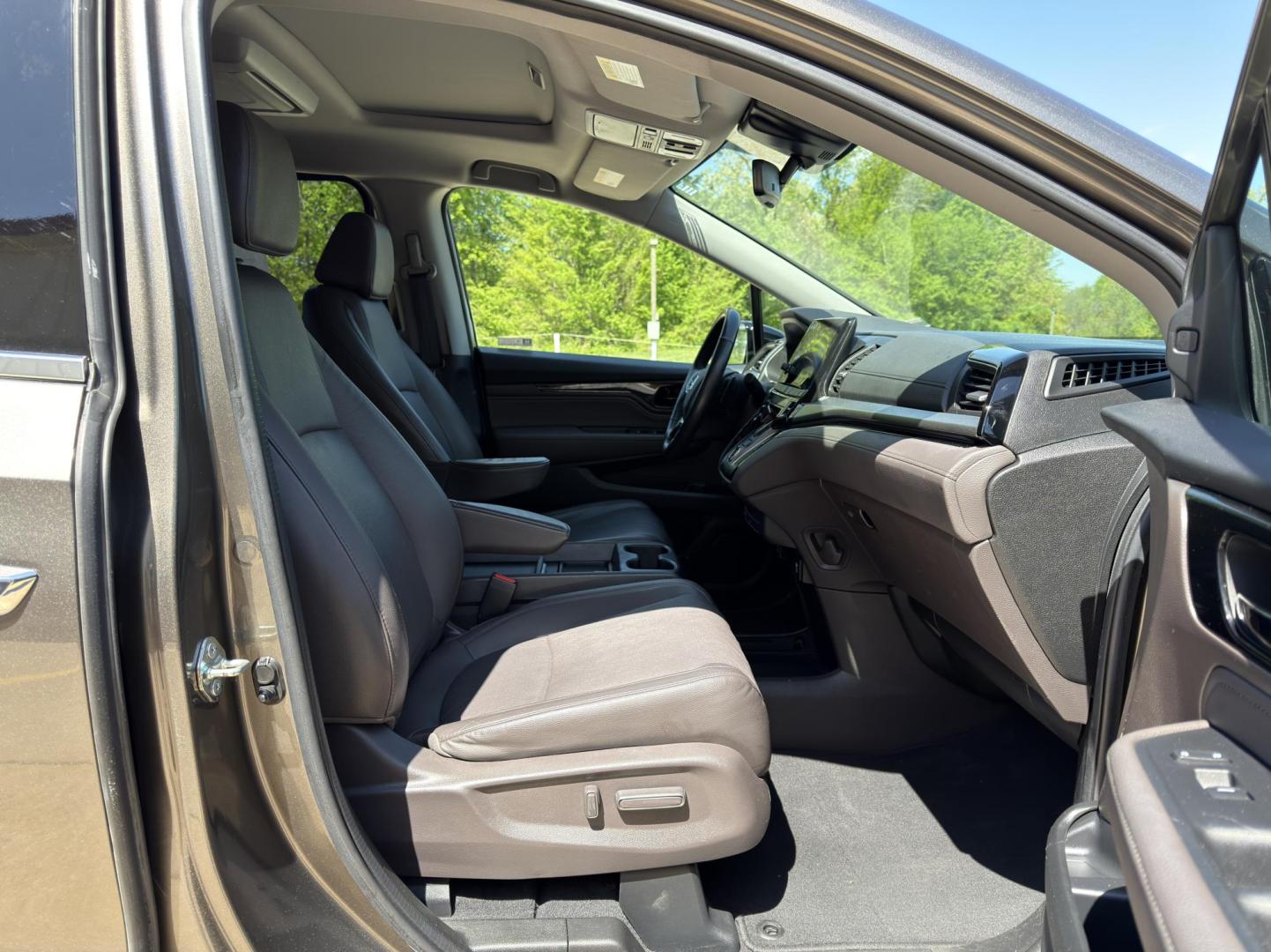 2020 BROWN /Brown Honda Odyssey Elite (5FNRL6H93LB) with an 3.5L V6 engine, Automatic transmission, located at 2990 Old Orchard Rd., Jackson, MO, 63755, 37.354214, -89.612106 - 2020 Honda Odyssey Elite 1-Owner 122xxx miles Front Wheel Drive 3.5L V6 Automatic Leather 3rd Row Rear Entertainment Navigation Power/Heated/Cooled Seats Heated Steering Wheel Backup Camera Sunroof Bluetooth Remote Start Cruise Power Windows/Locks/Mirrors We have financing availabl - Photo#18