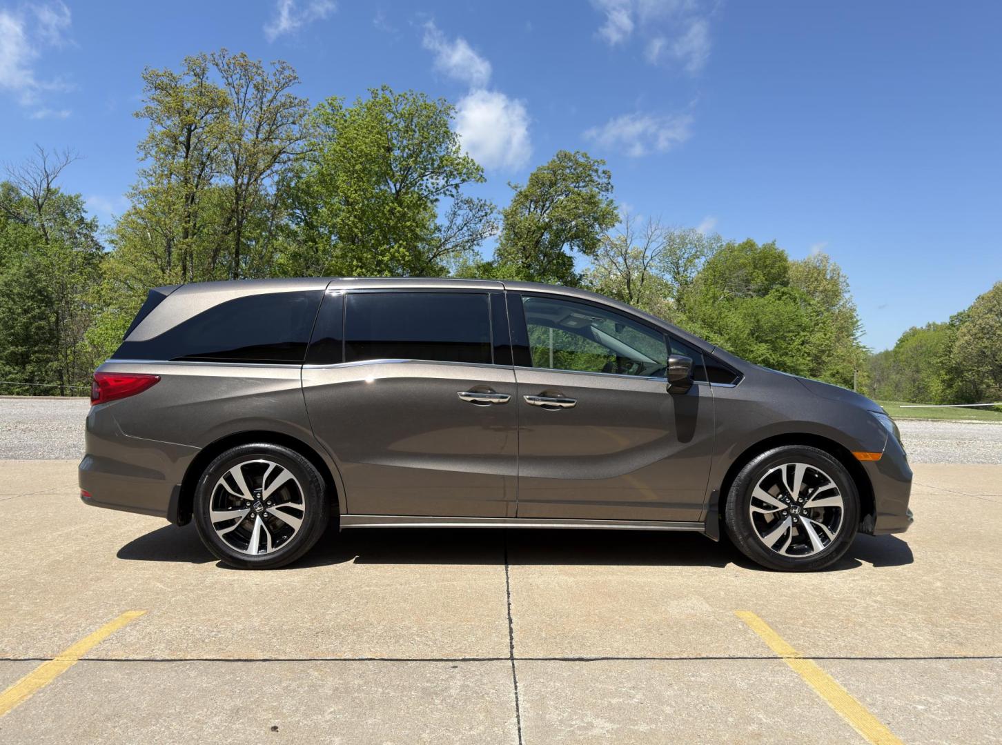 2020 BROWN /Brown Honda Odyssey Elite (5FNRL6H93LB) with an 3.5L V6 engine, Automatic transmission, located at 2990 Old Orchard Rd., Jackson, MO, 63755, 37.354214, -89.612106 - 2020 Honda Odyssey Elite 1-Owner 122xxx miles Front Wheel Drive 3.5L V6 Automatic Leather 3rd Row Rear Entertainment Navigation Power/Heated/Cooled Seats Heated Steering Wheel Backup Camera Sunroof Bluetooth Remote Start Cruise Power Windows/Locks/Mirrors We have financing availabl - Photo#11