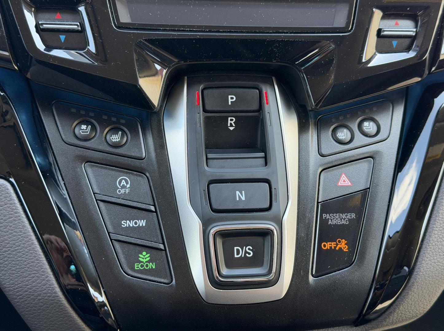 2020 BROWN /Brown Honda Odyssey Elite (5FNRL6H93LB) with an 3.5L V6 engine, Automatic transmission, located at 2990 Old Orchard Rd., Jackson, MO, 63755, 37.354214, -89.612106 - 2020 Honda Odyssey Elite 1-Owner 122xxx miles Front Wheel Drive 3.5L V6 Automatic Leather 3rd Row Rear Entertainment Navigation Power/Heated/Cooled Seats Heated Steering Wheel Backup Camera Sunroof Bluetooth Remote Start Cruise Power Windows/Locks/Mirrors We have financing availabl - Photo#4