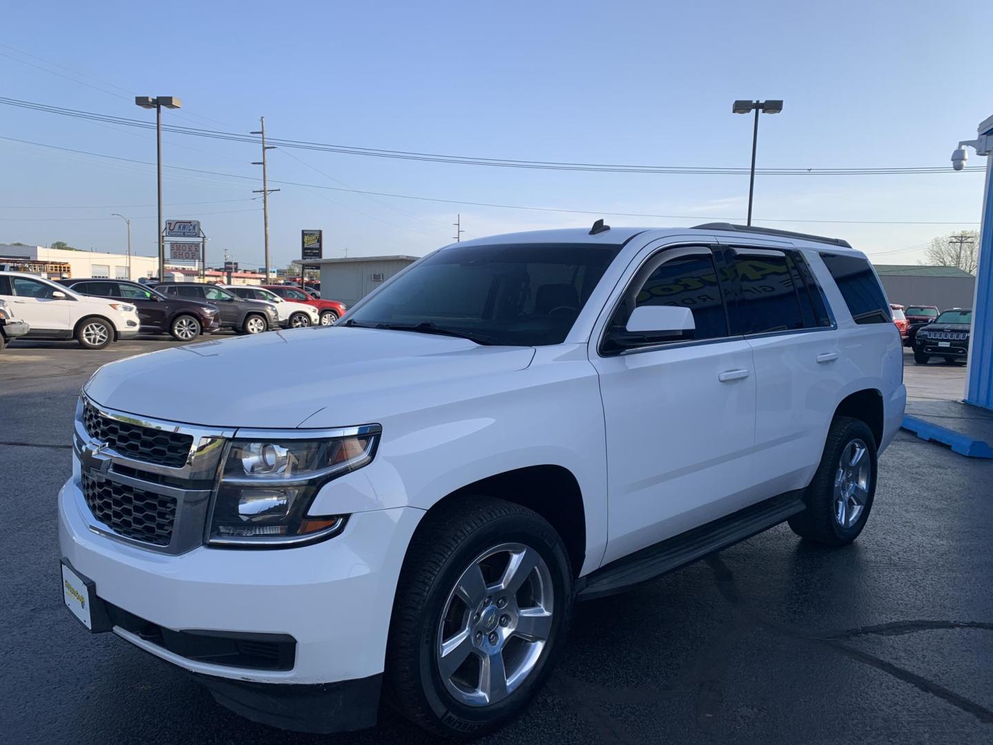 2015 WHITE /BLACK Chevrolet Tahoe LT 4WD (1GNSKBKC9FR) with an 5.3L V8 OHV 16V engine, Automatic transmission, located at 506 S. Kingshighway, Cape Girardeau, MO, 63703, (573) 235-5000, 37.294991, -89.553635 - 2015 Chevrolet Tahoe LT 4WD 129,xxx Miles 3rd. Row Leather Seats Heated Seats Power Lift gate Adaptive Cruise Bluetooth Bose Stereo Power Windows/Locks/Mirrors Remote Start 4 Wheel Drive We have financing available and we accept trades! Fill out a credit application on our website or com - Photo#3