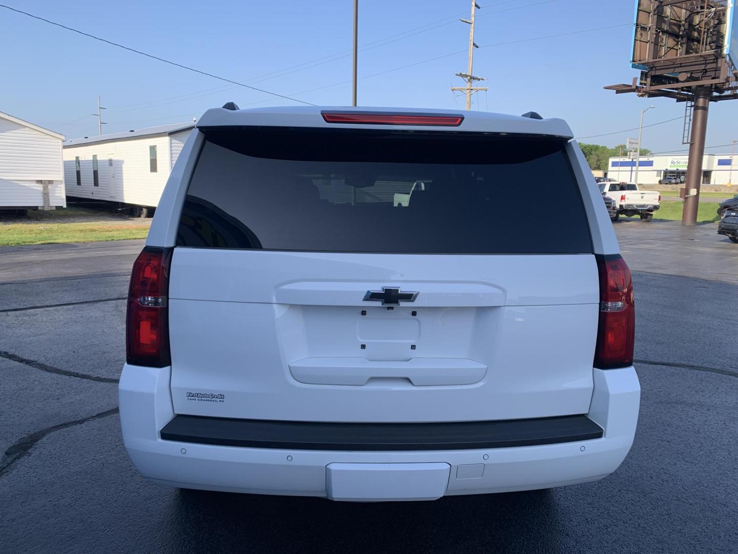 2015 WHITE /BLACK Chevrolet Tahoe LT 4WD (1GNSKBKC9FR) with an 5.3L V8 OHV 16V engine, Automatic transmission, located at 506 S. Kingshighway, Cape Girardeau, MO, 63703, (573) 235-5000, 37.294991, -89.553635 - 2015 Chevrolet Tahoe LT 4WD 129,xxx Miles 3rd. Row Leather Seats Heated Seats Power Lift gate Adaptive Cruise Bluetooth Bose Stereo Power Windows/Locks/Mirrors Remote Start 4 Wheel Drive We have financing available and we accept trades! Fill out a credit application on our website or com - Photo#6
