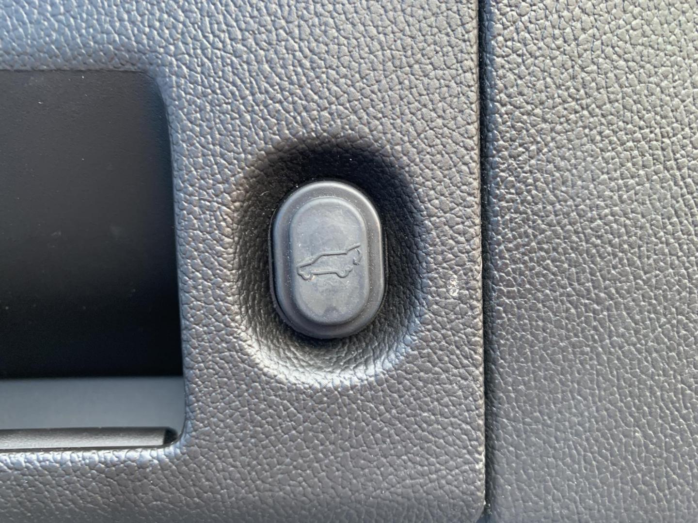 2015 WHITE /BLACK Chevrolet Tahoe LT 4WD (1GNSKBKC9FR) with an 5.3L V8 OHV 16V engine, Automatic transmission, located at 506 S. Kingshighway, Cape Girardeau, MO, 63703, (573) 235-5000, 37.294991, -89.553635 - 2015 Chevrolet Tahoe LT 4WD 129,xxx Miles 3rd. Row Leather Seats Heated Seats Power Lift gate Adaptive Cruise Bluetooth Bose Stereo Power Windows/Locks/Mirrors Remote Start 4 Wheel Drive We have financing available and we accept trades! Fill out a credit application on our website or com - Photo#8