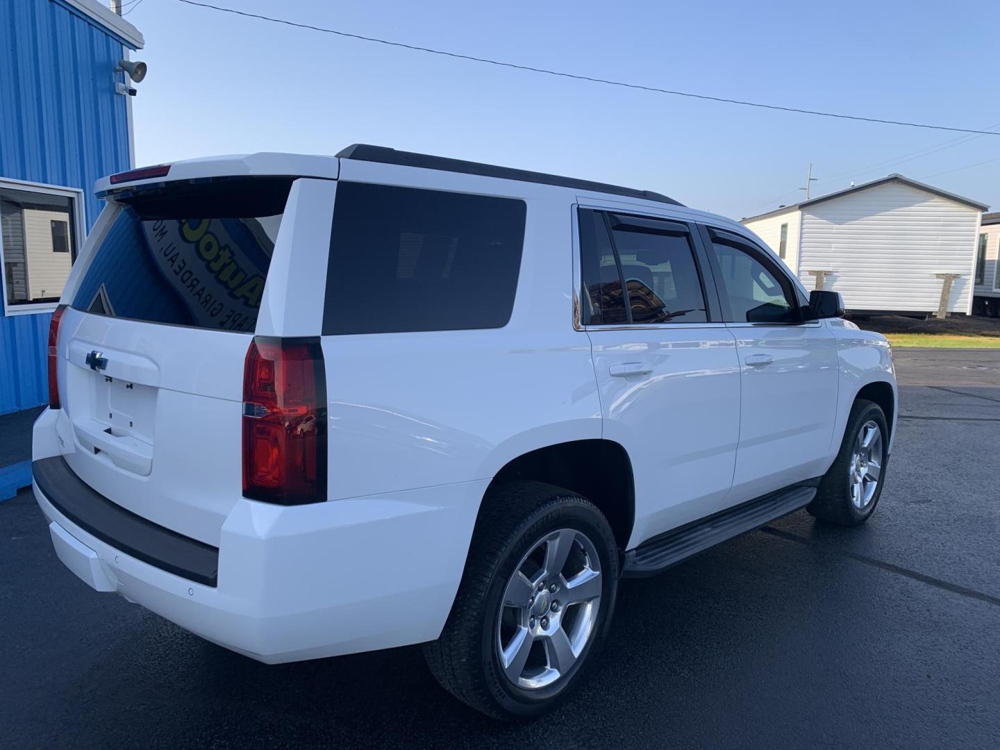 2015 WHITE /BLACK Chevrolet Tahoe LT 4WD (1GNSKBKC9FR) with an 5.3L V8 OHV 16V engine, Automatic transmission, located at 506 S. Kingshighway, Cape Girardeau, MO, 63703, (573) 235-5000, 37.294991, -89.553635 - 2015 Chevrolet Tahoe LT 4WD 129,xxx Miles 3rd. Row Leather Seats Heated Seats Power Lift gate Adaptive Cruise Bluetooth Bose Stereo Power Windows/Locks/Mirrors Remote Start 4 Wheel Drive We have financing available and we accept trades! Fill out a credit application on our website or com - Photo#9