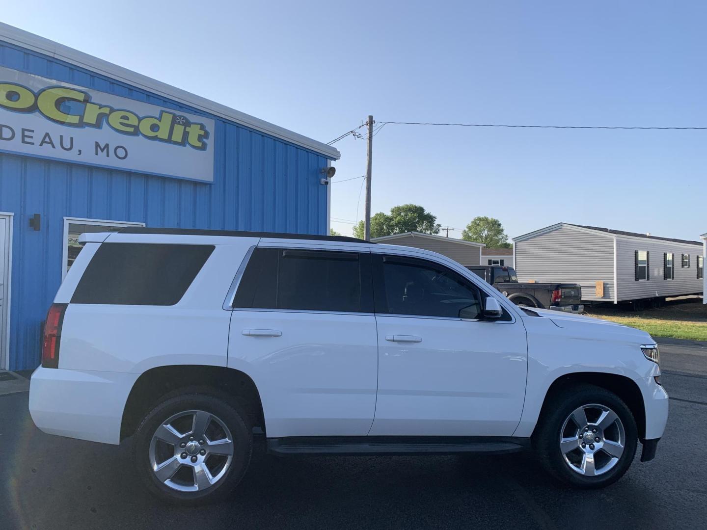 2015 WHITE /BLACK Chevrolet Tahoe LT 4WD (1GNSKBKC9FR) with an 5.3L V8 OHV 16V engine, Automatic transmission, located at 506 S. Kingshighway, Cape Girardeau, MO, 63703, (573) 235-5000, 37.294991, -89.553635 - 2015 Chevrolet Tahoe LT 4WD 129,xxx Miles 3rd. Row Leather Seats Heated Seats Power Lift gate Adaptive Cruise Bluetooth Bose Stereo Power Windows/Locks/Mirrors Remote Start 4 Wheel Drive We have financing available and we accept trades! Fill out a credit application on our website or com - Photo#10