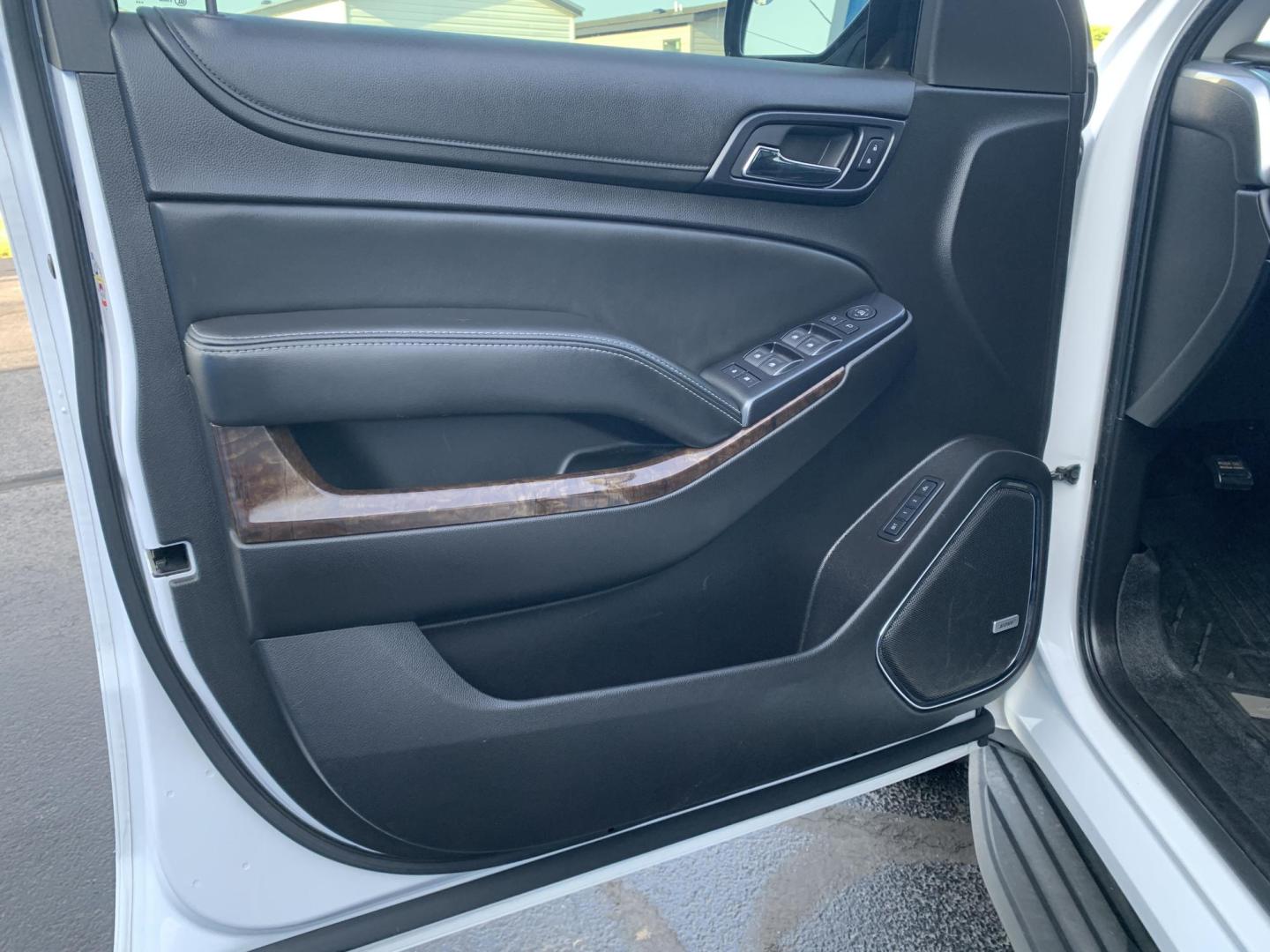 2015 WHITE /BLACK Chevrolet Tahoe LT 4WD (1GNSKBKC9FR) with an 5.3L V8 OHV 16V engine, Automatic transmission, located at 506 S. Kingshighway, Cape Girardeau, MO, 63703, (573) 235-5000, 37.294991, -89.553635 - 2015 Chevrolet Tahoe LT 4WD 129,xxx Miles 3rd. Row Leather Seats Heated Seats Power Lift gate Adaptive Cruise Bluetooth Bose Stereo Power Windows/Locks/Mirrors Remote Start 4 Wheel Drive We have financing available and we accept trades! Fill out a credit application on our website or com - Photo#20