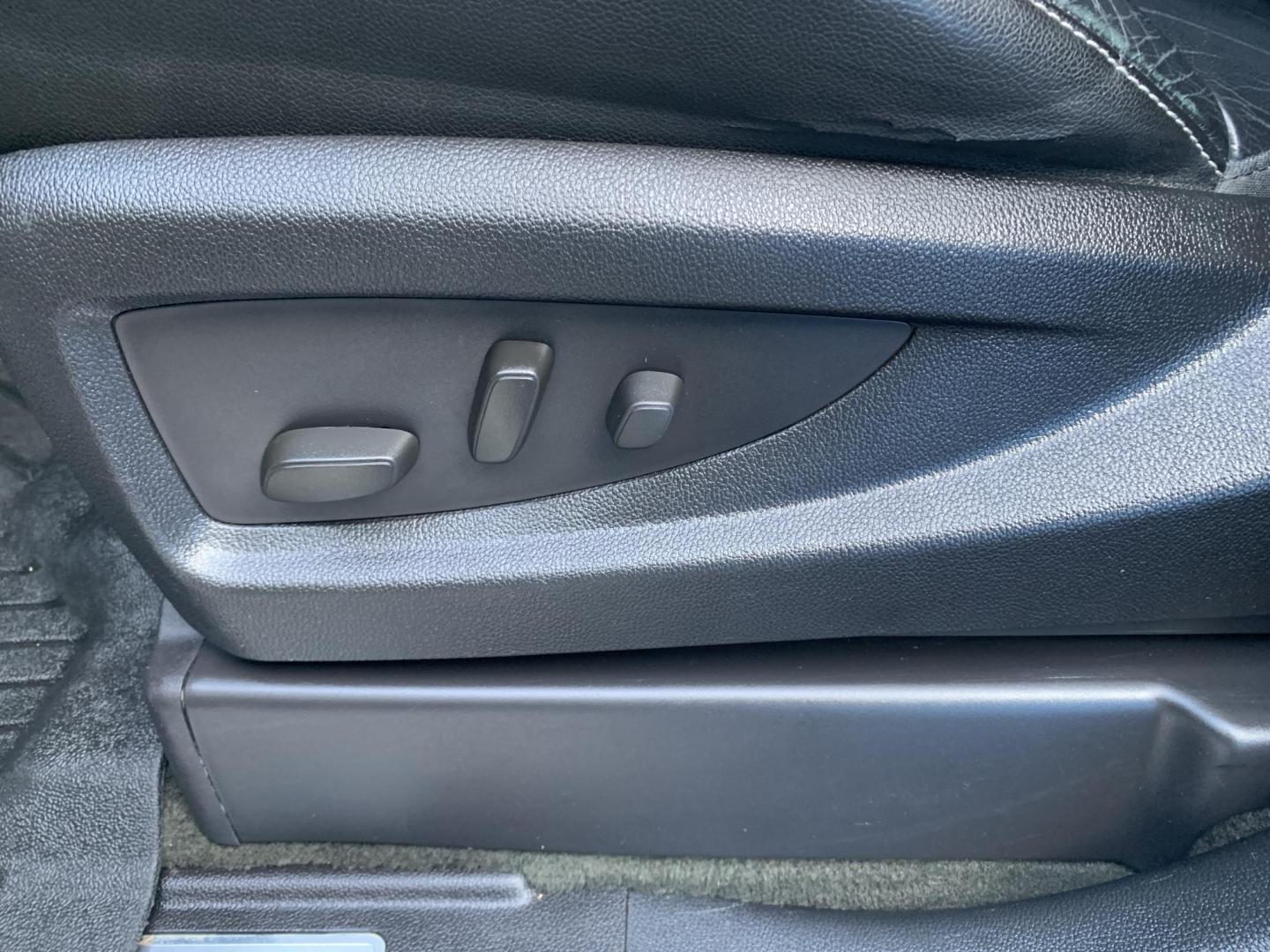 2015 WHITE /BLACK Chevrolet Tahoe LT 4WD (1GNSKBKC9FR) with an 5.3L V8 OHV 16V engine, Automatic transmission, located at 506 S. Kingshighway, Cape Girardeau, MO, 63703, (573) 235-5000, 37.294991, -89.553635 - 2015 Chevrolet Tahoe LT 4WD 129,xxx Miles 3rd. Row Leather Seats Heated Seats Power Lift gate Adaptive Cruise Bluetooth Bose Stereo Power Windows/Locks/Mirrors Remote Start 4 Wheel Drive We have financing available and we accept trades! Fill out a credit application on our website or com - Photo#25