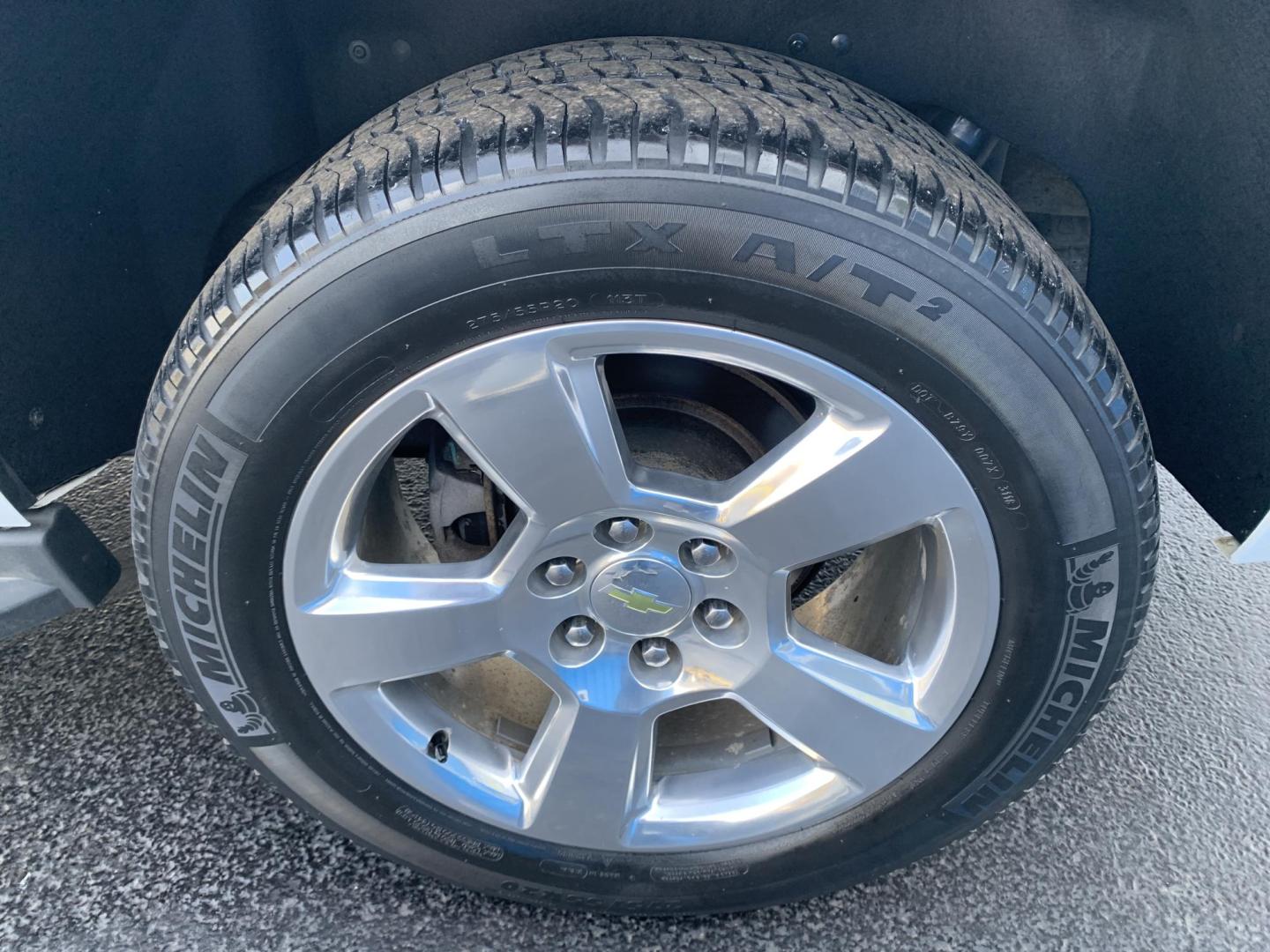 2015 WHITE /BLACK Chevrolet Tahoe LT 4WD (1GNSKBKC9FR) with an 5.3L V8 OHV 16V engine, Automatic transmission, located at 506 S. Kingshighway, Cape Girardeau, MO, 63703, (573) 235-5000, 37.294991, -89.553635 - 2015 Chevrolet Tahoe LT 4WD 129,xxx Miles 3rd. Row Leather Seats Heated Seats Power Lift gate Adaptive Cruise Bluetooth Bose Stereo Power Windows/Locks/Mirrors Remote Start 4 Wheel Drive We have financing available and we accept trades! Fill out a credit application on our website or com - Photo#38