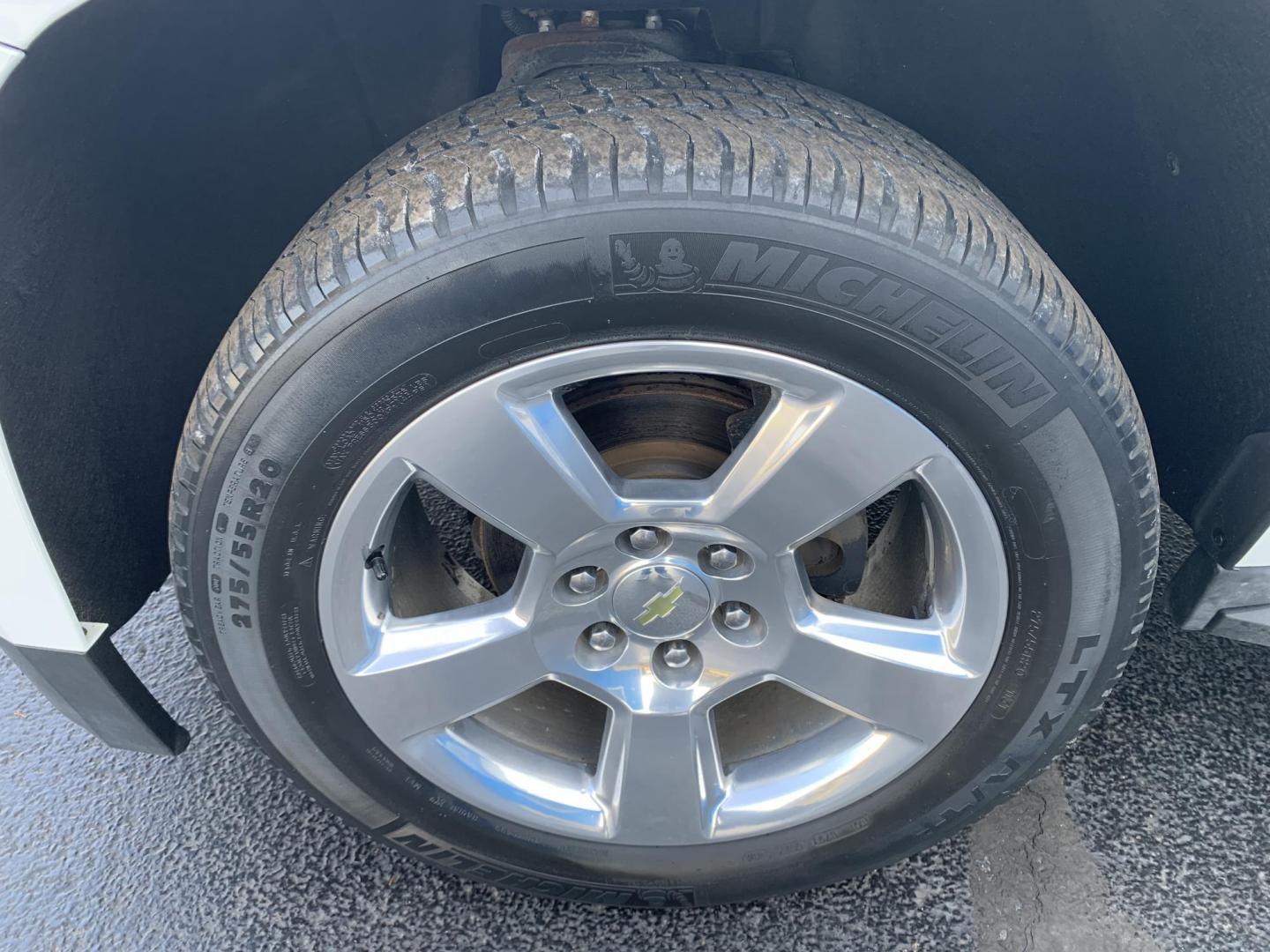 2015 WHITE /BLACK Chevrolet Tahoe LT 4WD (1GNSKBKC9FR) with an 5.3L V8 OHV 16V engine, Automatic transmission, located at 506 S. Kingshighway, Cape Girardeau, MO, 63703, (573) 235-5000, 37.294991, -89.553635 - 2015 Chevrolet Tahoe LT 4WD 129,xxx Miles 3rd. Row Leather Seats Heated Seats Power Lift gate Adaptive Cruise Bluetooth Bose Stereo Power Windows/Locks/Mirrors Remote Start 4 Wheel Drive We have financing available and we accept trades! Fill out a credit application on our website or com - Photo#39