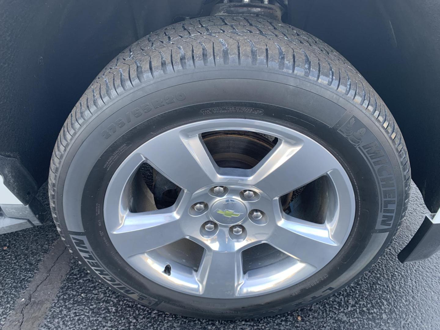 2015 WHITE /BLACK Chevrolet Tahoe LT 4WD (1GNSKBKC9FR) with an 5.3L V8 OHV 16V engine, Automatic transmission, located at 506 S. Kingshighway, Cape Girardeau, MO, 63703, (573) 235-5000, 37.294991, -89.553635 - 2015 Chevrolet Tahoe LT 4WD 129,xxx Miles 3rd. Row Leather Seats Heated Seats Power Lift gate Adaptive Cruise Bluetooth Bose Stereo Power Windows/Locks/Mirrors Remote Start 4 Wheel Drive We have financing available and we accept trades! Fill out a credit application on our website or com - Photo#40