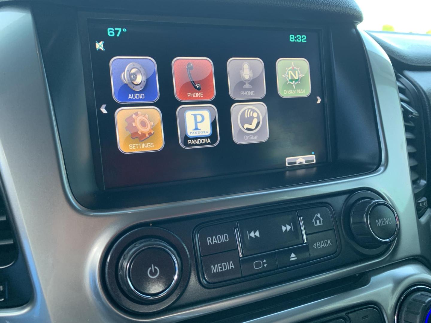 2015 WHITE /BLACK Chevrolet Tahoe LT 4WD (1GNSKBKC9FR) with an 5.3L V8 OHV 16V engine, Automatic transmission, located at 506 S. Kingshighway, Cape Girardeau, MO, 63703, (573) 235-5000, 37.294991, -89.553635 - 2015 Chevrolet Tahoe LT 4WD 129,xxx Miles 3rd. Row Leather Seats Heated Seats Power Lift gate Adaptive Cruise Bluetooth Bose Stereo Power Windows/Locks/Mirrors Remote Start 4 Wheel Drive We have financing available and we accept trades! Fill out a credit application on our website or com - Photo#31