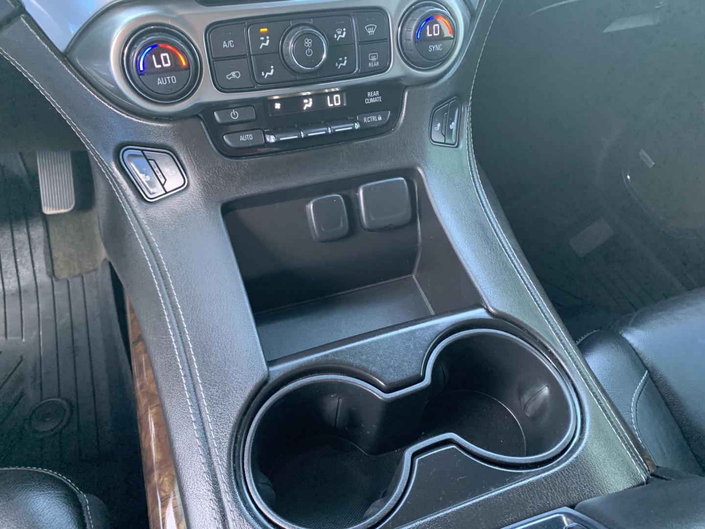 2015 WHITE /BLACK Chevrolet Tahoe LT 4WD (1GNSKBKC9FR) with an 5.3L V8 OHV 16V engine, Automatic transmission, located at 506 S. Kingshighway, Cape Girardeau, MO, 63703, (573) 235-5000, 37.294991, -89.553635 - 2015 Chevrolet Tahoe LT 4WD 129,xxx Miles 3rd. Row Leather Seats Heated Seats Power Lift gate Adaptive Cruise Bluetooth Bose Stereo Power Windows/Locks/Mirrors Remote Start 4 Wheel Drive We have financing available and we accept trades! Fill out a credit application on our website or com - Photo#33