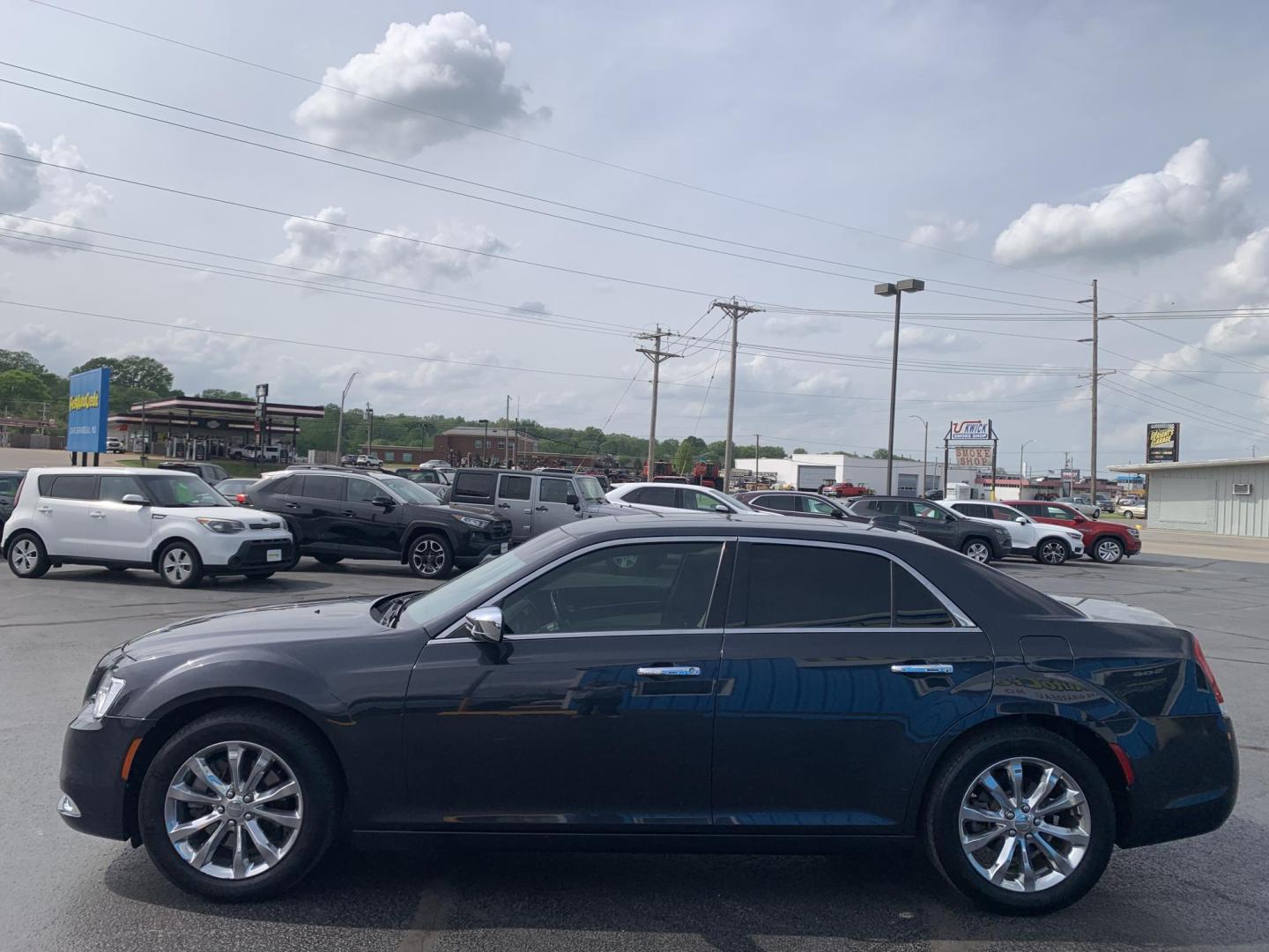 2016 BLUE /TAN Chrysler 300 C AWD (2C3CCAKGXGH) with an 3.6L V6 SOHC 24V engine, Automatic transmission, located at 506 S. Kingshighway, Cape Girardeau, MO, 63703, (573) 235-5000, 37.294991, -89.553635 - 2016 Chrysler 300 C AWD 178,xxx miles Heated Steering Wheel Heated Seats All Wheel Drive Power Seats Sunroof Bluetooth Cruise Power Windows/Locks/Mirrors Remote Start We have financing available and we accept trades! Fill out a credit application on our website or come by today! If you - Photo#4