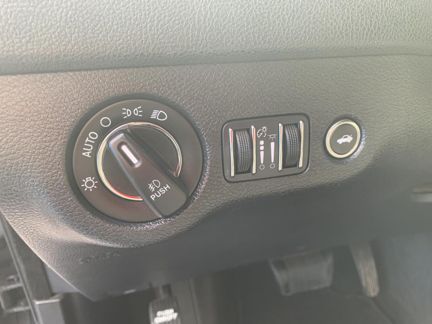 2016 BLUE /TAN Chrysler 300 C AWD (2C3CCAKGXGH) with an 3.6L V6 SOHC 24V engine, Automatic transmission, located at 506 S. Kingshighway, Cape Girardeau, MO, 63703, (573) 235-5000, 37.294991, -89.553635 - 2016 Chrysler 300 C AWD 178,xxx miles Heated Steering Wheel Heated Seats All Wheel Drive Power Seats Sunroof Bluetooth Cruise Power Windows/Locks/Mirrors Remote Start We have financing available and we accept trades! Fill out a credit application on our website or come by today! If you - Photo#21