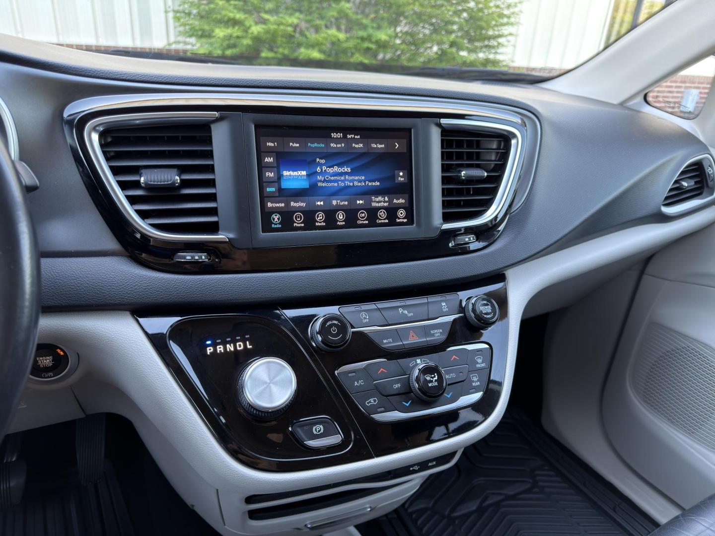 2020 BLACK /Black Chrysler Pacifica Touring-L (2C4RC1BG9LR) with an 3.6L V6 engine, Automatic transmission, located at 2990 Old Orchard Rd., Jackson, MO, 63755, 37.354214, -89.612106 - 2020 Chrysler Pacifica Touring-L 90xxx miles Front Wheel Drive 3.6L V6 Automatic Leather 3rd Row Stow 'N Go Backup Camera Power Driver Seat Heated Seats Heated Steering Wheel Bluetooth Remote Start Cruise Power Windows/Locks/Mirrors We have financing available and we accept trades! F - Photo#29