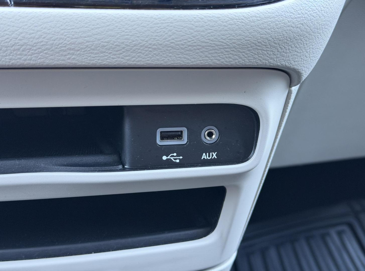 2020 BLACK /Black Chrysler Pacifica Touring-L (2C4RC1BG9LR) with an 3.6L V6 engine, Automatic transmission, located at 2990 Old Orchard Rd., Jackson, MO, 63755, 37.354214, -89.612106 - 2020 Chrysler Pacifica Touring-L 90xxx miles Front Wheel Drive 3.6L V6 Automatic Leather 3rd Row Stow 'N Go Backup Camera Power Driver Seat Heated Seats Heated Steering Wheel Bluetooth Remote Start Cruise Power Windows/Locks/Mirrors We have financing available and we accept trades! F - Photo#32