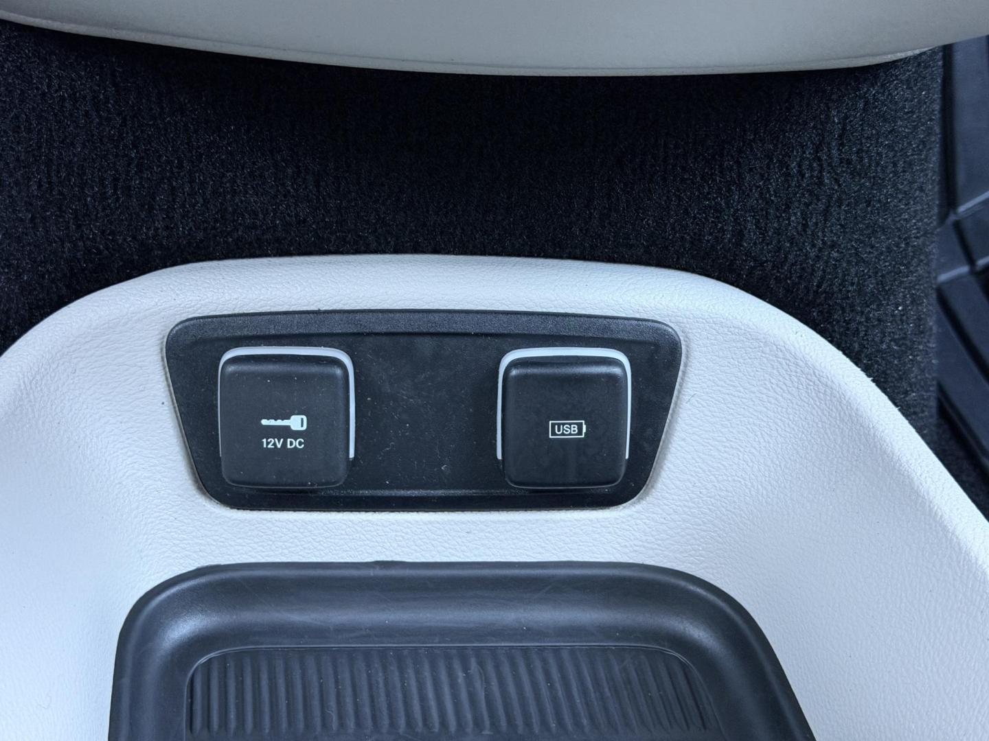 2020 BLACK /Black Chrysler Pacifica Touring-L (2C4RC1BG9LR) with an 3.6L V6 engine, Automatic transmission, located at 2990 Old Orchard Rd., Jackson, MO, 63755, 37.354214, -89.612106 - 2020 Chrysler Pacifica Touring-L 90xxx miles Front Wheel Drive 3.6L V6 Automatic Leather 3rd Row Stow 'N Go Backup Camera Power Driver Seat Heated Seats Heated Steering Wheel Bluetooth Remote Start Cruise Power Windows/Locks/Mirrors We have financing available and we accept trades! F - Photo#33