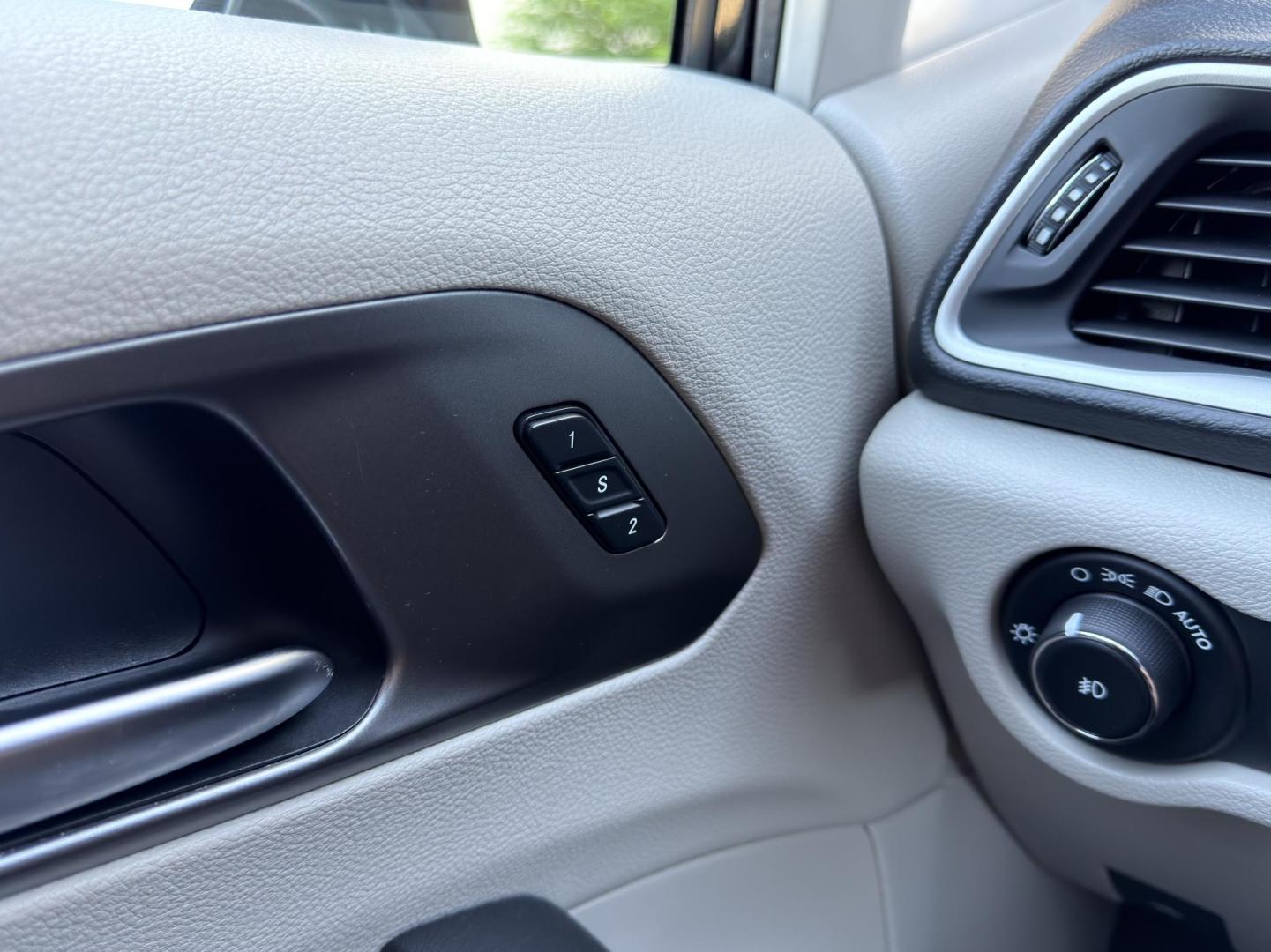 2020 BLACK /Black Chrysler Pacifica Touring-L (2C4RC1BG9LR) with an 3.6L V6 engine, Automatic transmission, located at 2990 Old Orchard Rd., Jackson, MO, 63755, 37.354214, -89.612106 - 2020 Chrysler Pacifica Touring-L 90xxx miles Front Wheel Drive 3.6L V6 Automatic Leather 3rd Row Stow 'N Go Backup Camera Power Driver Seat Heated Seats Heated Steering Wheel Bluetooth Remote Start Cruise Power Windows/Locks/Mirrors We have financing available and we accept trades! F - Photo#35