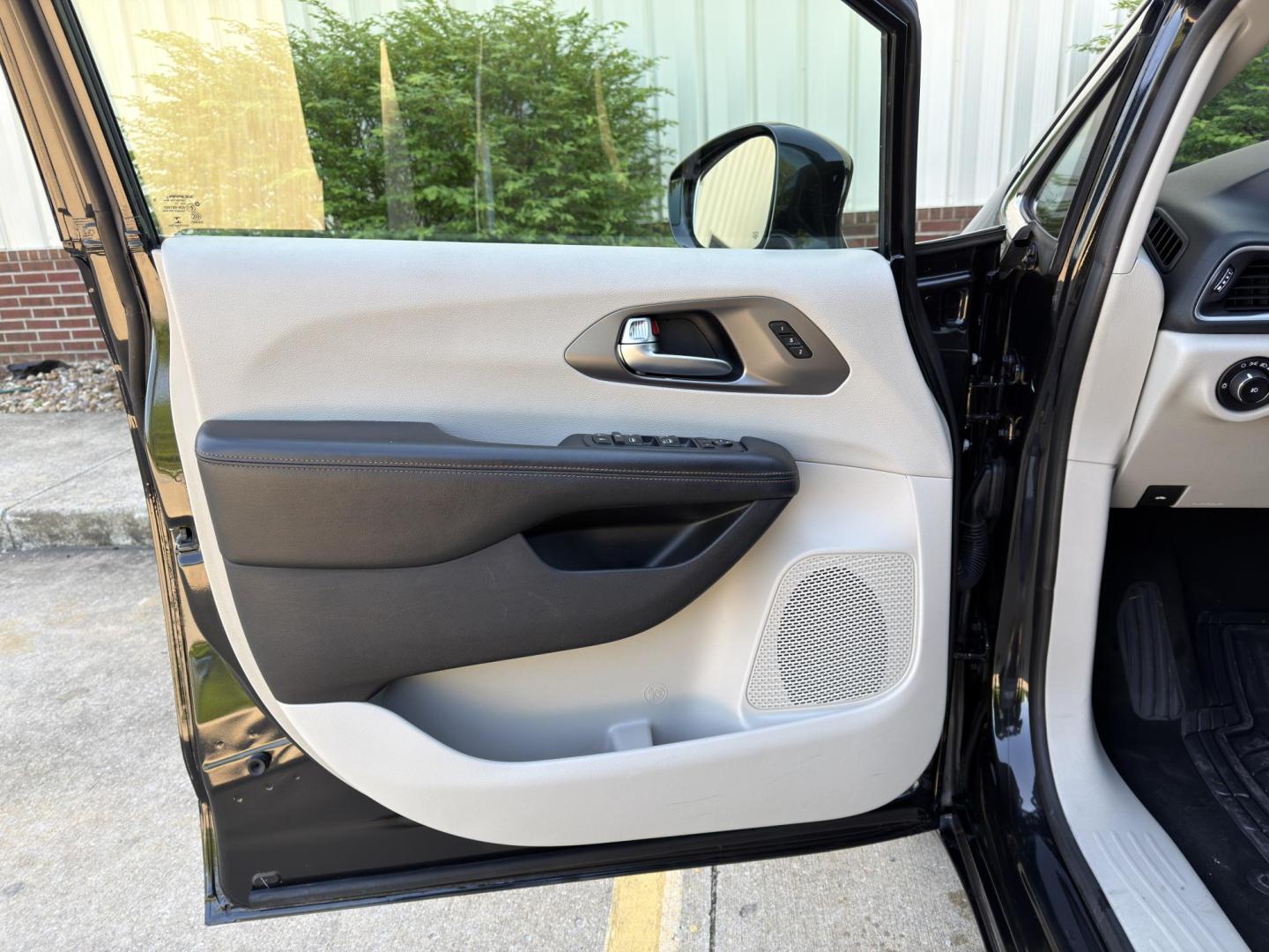 2020 BLACK /Black Chrysler Pacifica Touring-L (2C4RC1BG9LR) with an 3.6L V6 engine, Automatic transmission, located at 2990 Old Orchard Rd., Jackson, MO, 63755, 37.354214, -89.612106 - 2020 Chrysler Pacifica Touring-L 90xxx miles Front Wheel Drive 3.6L V6 Automatic Leather 3rd Row Stow 'N Go Backup Camera Power Driver Seat Heated Seats Heated Steering Wheel Bluetooth Remote Start Cruise Power Windows/Locks/Mirrors We have financing available and we accept trades! F - Photo#14