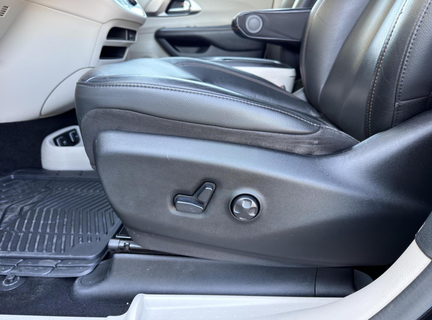 2020 BLACK /Black Chrysler Pacifica Touring-L (2C4RC1BG9LR) with an 3.6L V6 engine, Automatic transmission, located at 2990 Old Orchard Rd., Jackson, MO, 63755, 37.354214, -89.612106 - 2020 Chrysler Pacifica Touring-L 90xxx miles Front Wheel Drive 3.6L V6 Automatic Leather 3rd Row Stow 'N Go Backup Camera Power Driver Seat Heated Seats Heated Steering Wheel Bluetooth Remote Start Cruise Power Windows/Locks/Mirrors We have financing available and we accept trades! F - Photo#4