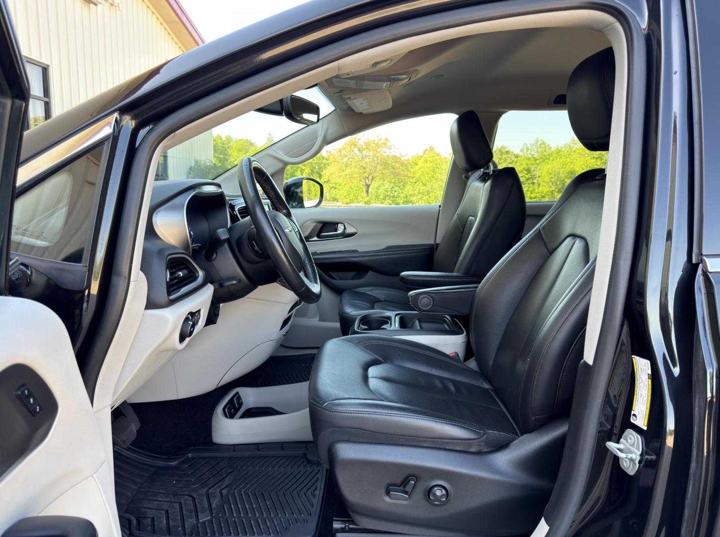 2020 BLACK /Black Chrysler Pacifica Touring-L (2C4RC1BG9LR) with an 3.6L V6 engine, Automatic transmission, located at 2990 Old Orchard Rd., Jackson, MO, 63755, 37.354214, -89.612106 - 2020 Chrysler Pacifica Touring-L 90xxx miles Front Wheel Drive 3.6L V6 Automatic Leather 3rd Row Stow 'N Go Backup Camera Power Driver Seat Heated Seats Heated Steering Wheel Bluetooth Remote Start Cruise Power Windows/Locks/Mirrors We have financing available and we accept trades! F - Photo#15