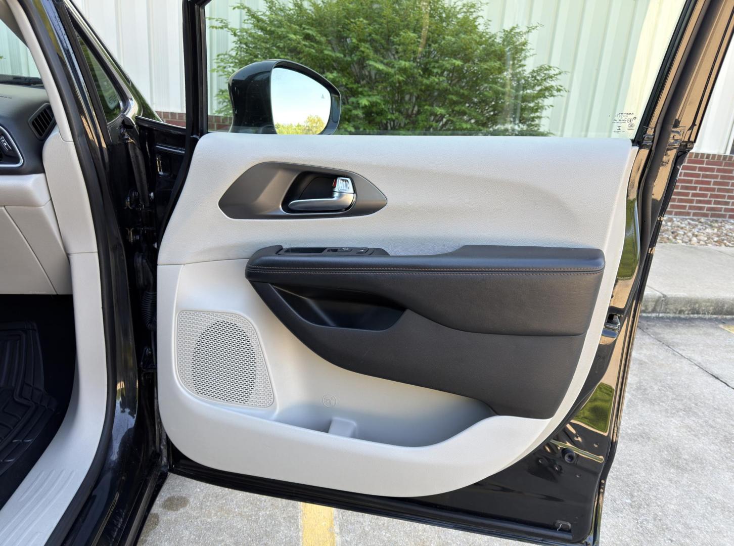 2020 BLACK /Black Chrysler Pacifica Touring-L (2C4RC1BG9LR) with an 3.6L V6 engine, Automatic transmission, located at 2990 Old Orchard Rd., Jackson, MO, 63755, 37.354214, -89.612106 - 2020 Chrysler Pacifica Touring-L 90xxx miles Front Wheel Drive 3.6L V6 Automatic Leather 3rd Row Stow 'N Go Backup Camera Power Driver Seat Heated Seats Heated Steering Wheel Bluetooth Remote Start Cruise Power Windows/Locks/Mirrors We have financing available and we accept trades! F - Photo#16