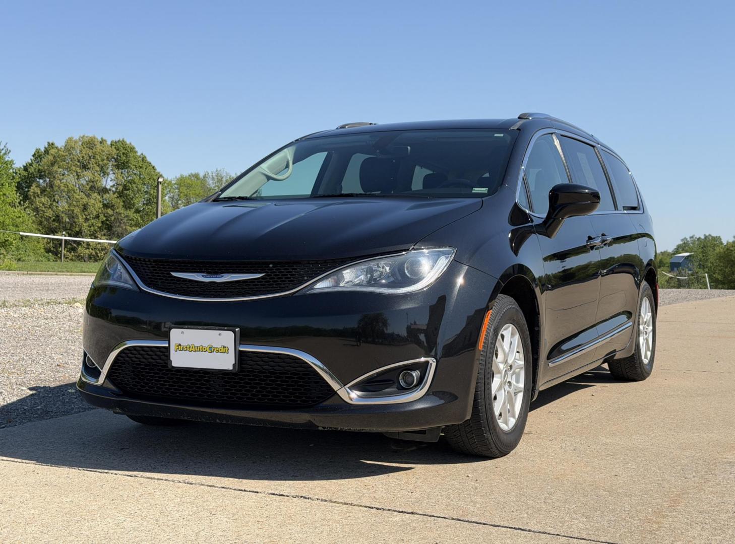 2020 BLACK /Black Chrysler Pacifica Touring-L (2C4RC1BG9LR) with an 3.6L V6 engine, Automatic transmission, located at 2990 Old Orchard Rd., Jackson, MO, 63755, 37.354214, -89.612106 - 2020 Chrysler Pacifica Touring-L 90xxx miles Front Wheel Drive 3.6L V6 Automatic Leather 3rd Row Stow 'N Go Backup Camera Power Driver Seat Heated Seats Heated Steering Wheel Bluetooth Remote Start Cruise Power Windows/Locks/Mirrors We have financing available and we accept trades! F - Photo#7