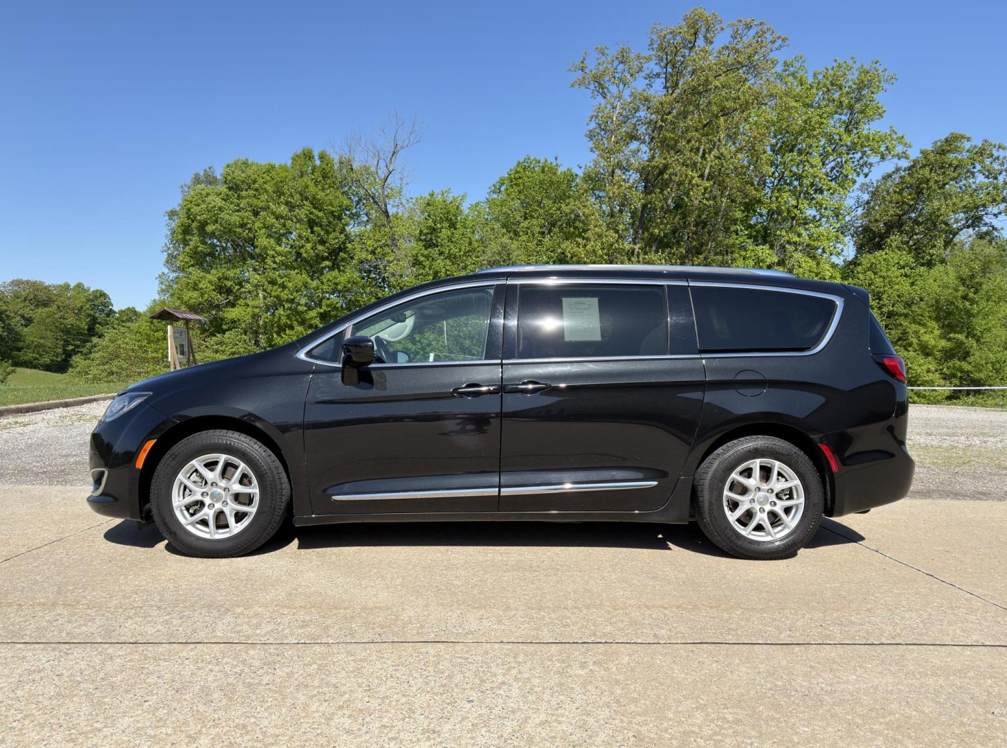 2020 BLACK /Black Chrysler Pacifica Touring-L (2C4RC1BG9LR) with an 3.6L V6 engine, Automatic transmission, located at 2990 Old Orchard Rd., Jackson, MO, 63755, 37.354214, -89.612106 - 2020 Chrysler Pacifica Touring-L 90xxx miles Front Wheel Drive 3.6L V6 Automatic Leather 3rd Row Stow 'N Go Backup Camera Power Driver Seat Heated Seats Heated Steering Wheel Bluetooth Remote Start Cruise Power Windows/Locks/Mirrors We have financing available and we accept trades! F - Photo#8