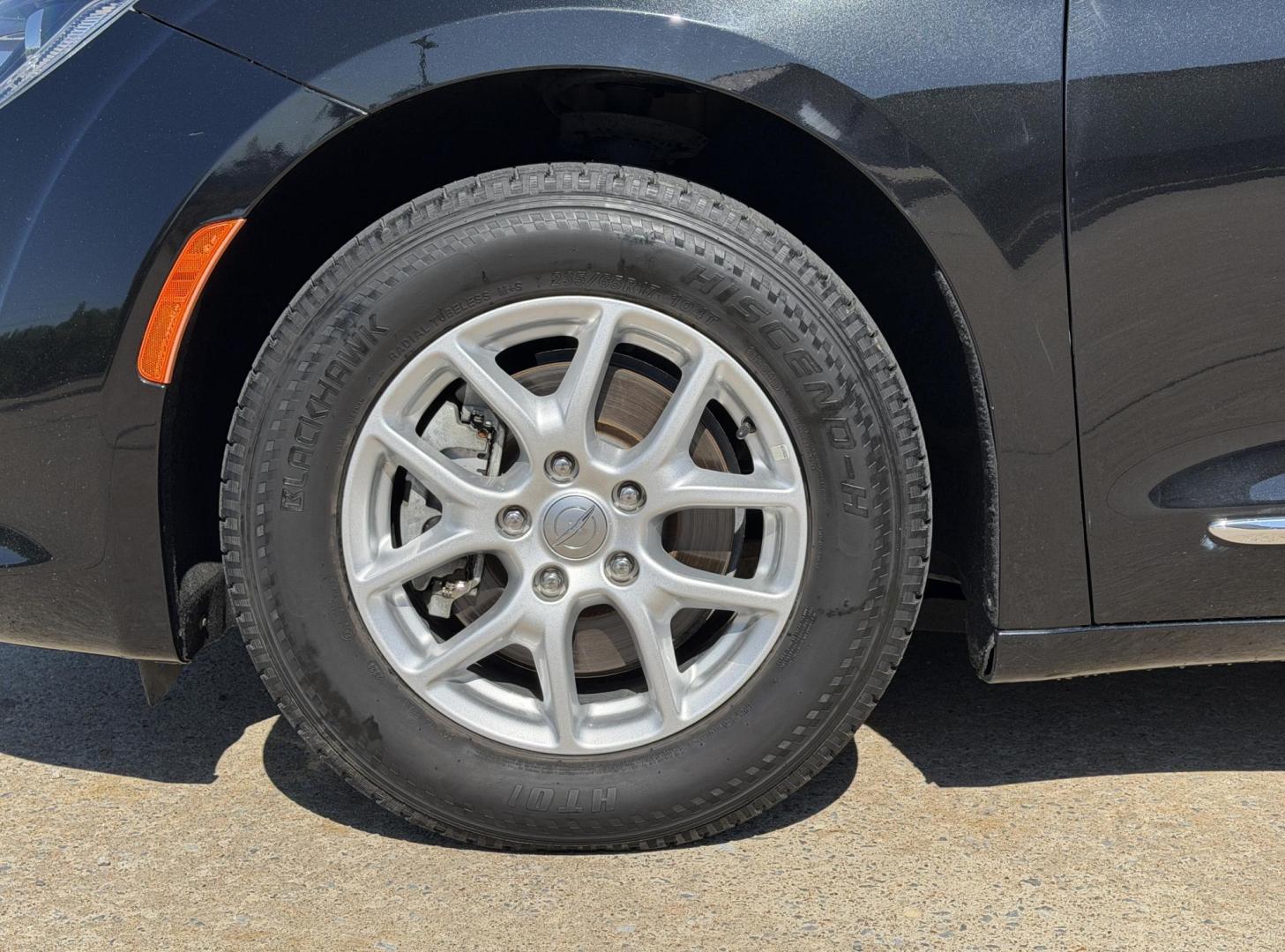 2020 BLACK /Black Chrysler Pacifica Touring-L (2C4RC1BG9LR) with an 3.6L V6 engine, Automatic transmission, located at 2990 Old Orchard Rd., Jackson, MO, 63755, 37.354214, -89.612106 - 2020 Chrysler Pacifica Touring-L 90xxx miles Front Wheel Drive 3.6L V6 Automatic Leather 3rd Row Stow 'N Go Backup Camera Power Driver Seat Heated Seats Heated Steering Wheel Bluetooth Remote Start Cruise Power Windows/Locks/Mirrors We have financing available and we accept trades! F - Photo#44