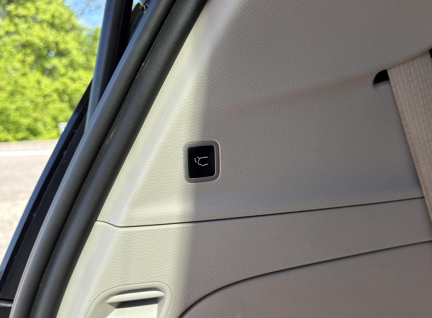 2020 BLACK /Black Chrysler Pacifica Touring-L (2C4RC1BG9LR) with an 3.6L V6 engine, Automatic transmission, located at 2990 Old Orchard Rd., Jackson, MO, 63755, 37.354214, -89.612106 - 2020 Chrysler Pacifica Touring-L 90xxx miles Front Wheel Drive 3.6L V6 Automatic Leather 3rd Row Stow 'N Go Backup Camera Power Driver Seat Heated Seats Heated Steering Wheel Bluetooth Remote Start Cruise Power Windows/Locks/Mirrors We have financing available and we accept trades! F - Photo#23