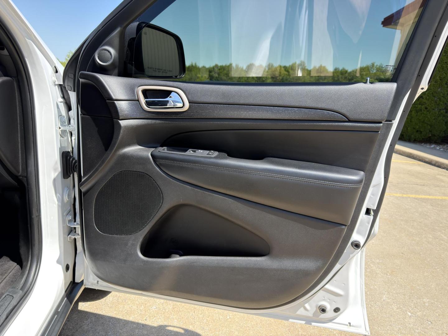 2017 WHITE /Black Jeep Grand Cherokee Laredo 4WD (1C4RJFAG5HC) with an 3.6L V6 engine, Automatic transmission, located at 2990 Old Orchard Rd., Jackson, MO, 63755, 37.354214, -89.612106 - 2017 Jeep Grand Cherokee Laredo 148xxx miles 4 Wheel Drive 3.6L V6 Automatic Navigation Backup Camera Power Driver Seat Heated Seats Heated Steering Wheel Bluetooth Remote Start Cruise Power Windows/Locks/Mirrors We have financing available and we accept trades! Fill out a credit appli - Photo#16