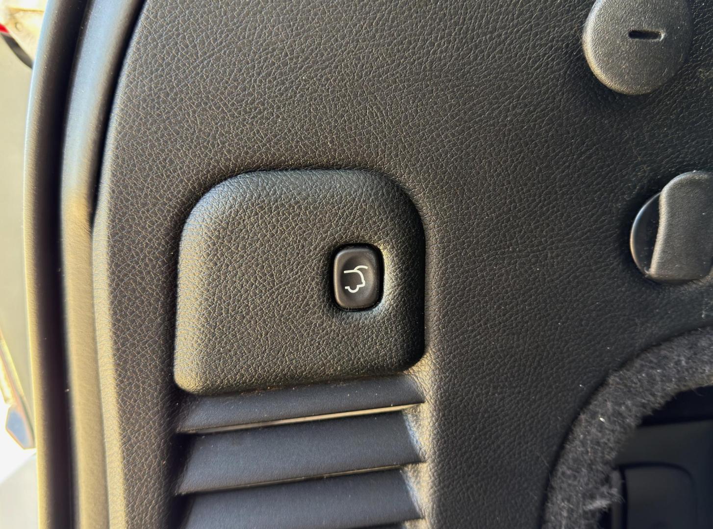 2017 WHITE /Black Jeep Grand Cherokee Laredo 4WD (1C4RJFAG5HC) with an 3.6L V6 engine, Automatic transmission, located at 2990 Old Orchard Rd., Jackson, MO, 63755, 37.354214, -89.612106 - 2017 Jeep Grand Cherokee Laredo 148xxx miles 4 Wheel Drive 3.6L V6 Automatic Navigation Backup Camera Power Driver Seat Heated Seats Heated Steering Wheel Bluetooth Remote Start Cruise Power Windows/Locks/Mirrors We have financing available and we accept trades! Fill out a credit appli - Photo#22