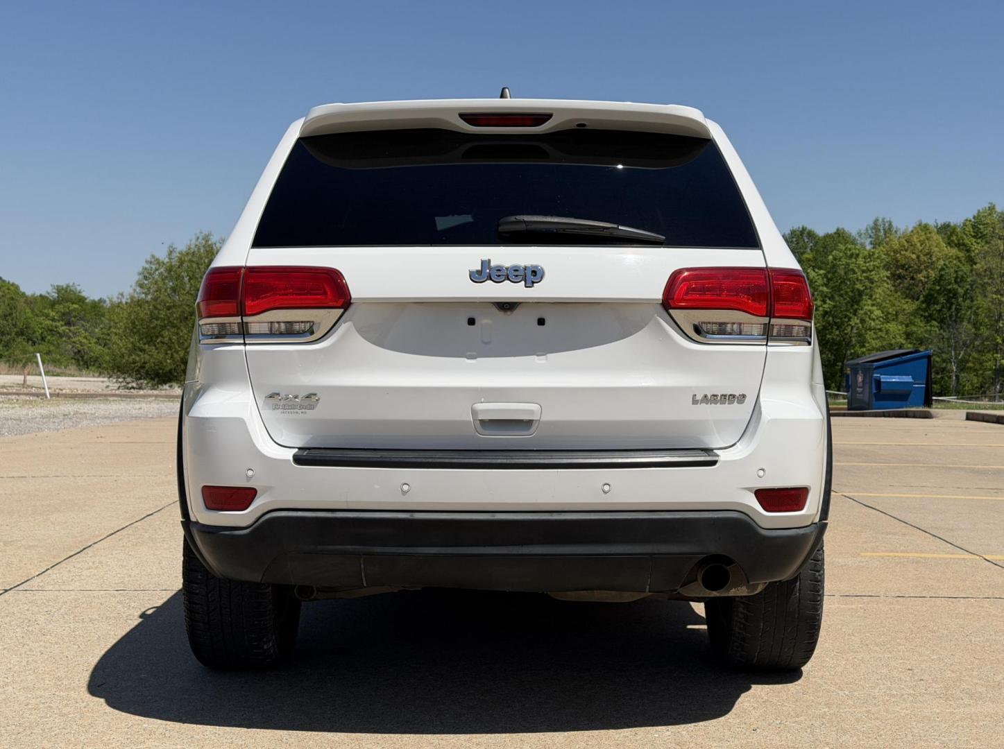 2017 WHITE /Black Jeep Grand Cherokee Laredo 4WD (1C4RJFAG5HC) with an 3.6L V6 engine, Automatic transmission, located at 2990 Old Orchard Rd., Jackson, MO, 63755, 37.354214, -89.612106 - 2017 Jeep Grand Cherokee Laredo 148xxx miles 4 Wheel Drive 3.6L V6 Automatic Navigation Backup Camera Power Driver Seat Heated Seats Heated Steering Wheel Bluetooth Remote Start Cruise Power Windows/Locks/Mirrors We have financing available and we accept trades! Fill out a credit appli - Photo#12