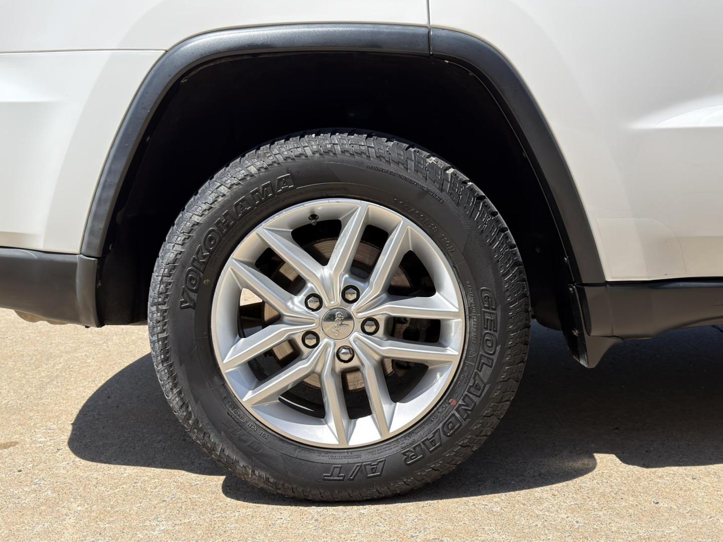2017 WHITE /Black Jeep Grand Cherokee Laredo 4WD (1C4RJFAG5HC) with an 3.6L V6 engine, Automatic transmission, located at 2990 Old Orchard Rd., Jackson, MO, 63755, 37.354214, -89.612106 - 2017 Jeep Grand Cherokee Laredo 148xxx miles 4 Wheel Drive 3.6L V6 Automatic Navigation Backup Camera Power Driver Seat Heated Seats Heated Steering Wheel Bluetooth Remote Start Cruise Power Windows/Locks/Mirrors We have financing available and we accept trades! Fill out a credit appli - Photo#40