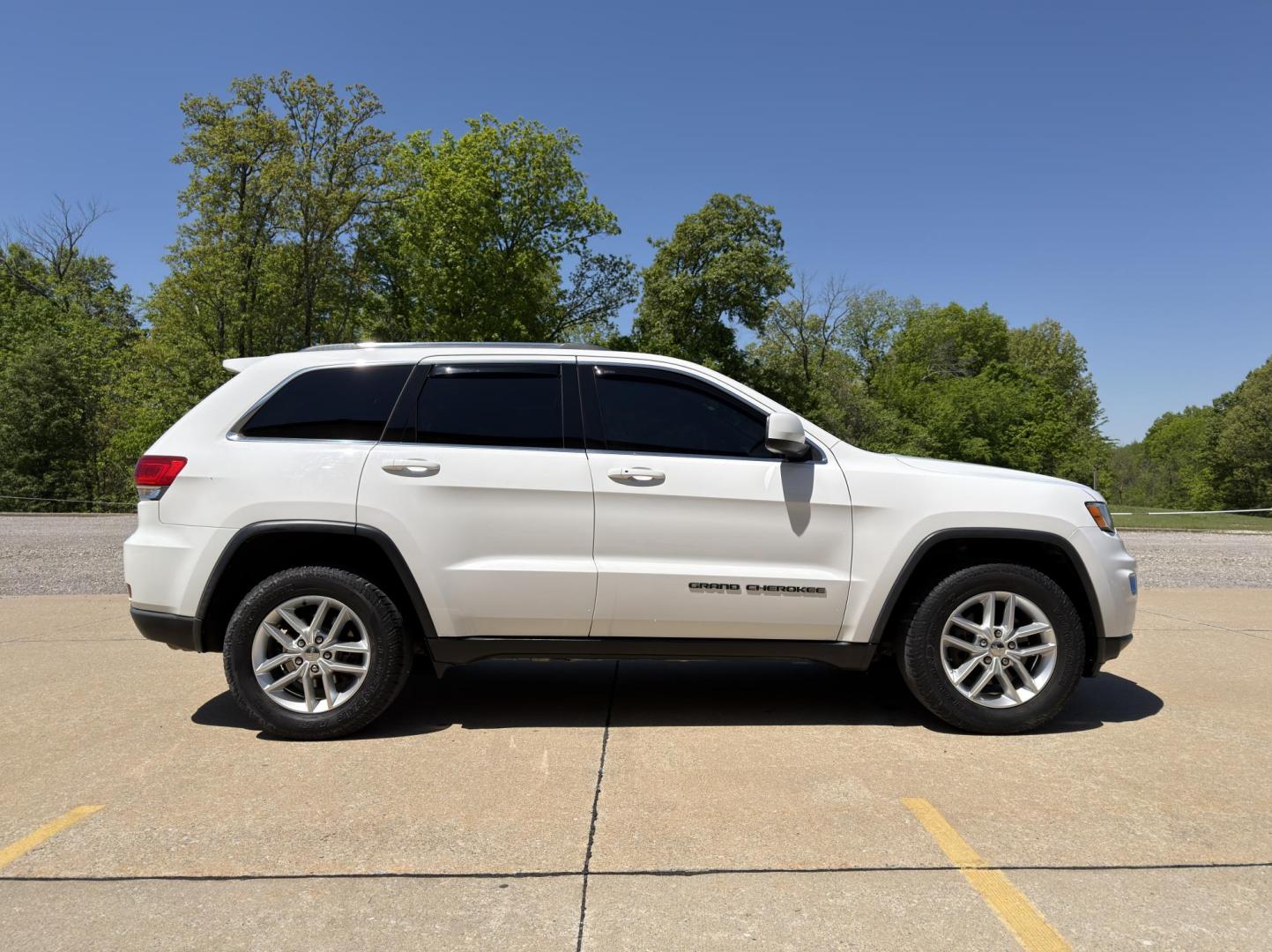 2017 WHITE /Black Jeep Grand Cherokee Laredo 4WD (1C4RJFAG5HC) with an 3.6L V6 engine, Automatic transmission, located at 2990 Old Orchard Rd., Jackson, MO, 63755, 37.354214, -89.612106 - 2017 Jeep Grand Cherokee Laredo 148xxx miles 4 Wheel Drive 3.6L V6 Automatic Navigation Backup Camera Power Driver Seat Heated Seats Heated Steering Wheel Bluetooth Remote Start Cruise Power Windows/Locks/Mirrors We have financing available and we accept trades! Fill out a credit appli - Photo#9