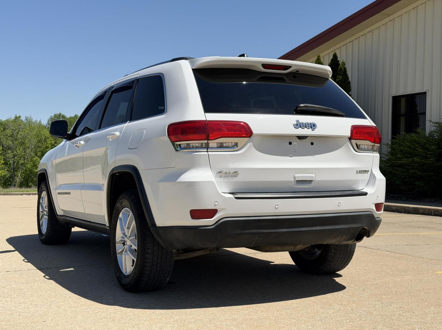 2017 WHITE /Black Jeep Grand Cherokee Laredo 4WD (1C4RJFAG5HC) with an 3.6L V6 engine, Automatic transmission, located at 2990 Old Orchard Rd., Jackson, MO, 63755, 37.354214, -89.612106 - 2017 Jeep Grand Cherokee Laredo 148xxx miles 4 Wheel Drive 3.6L V6 Automatic Navigation Backup Camera Power Driver Seat Heated Seats Heated Steering Wheel Bluetooth Remote Start Cruise Power Windows/Locks/Mirrors We have financing available and we accept trades! Fill out a credit appli - Photo#11
