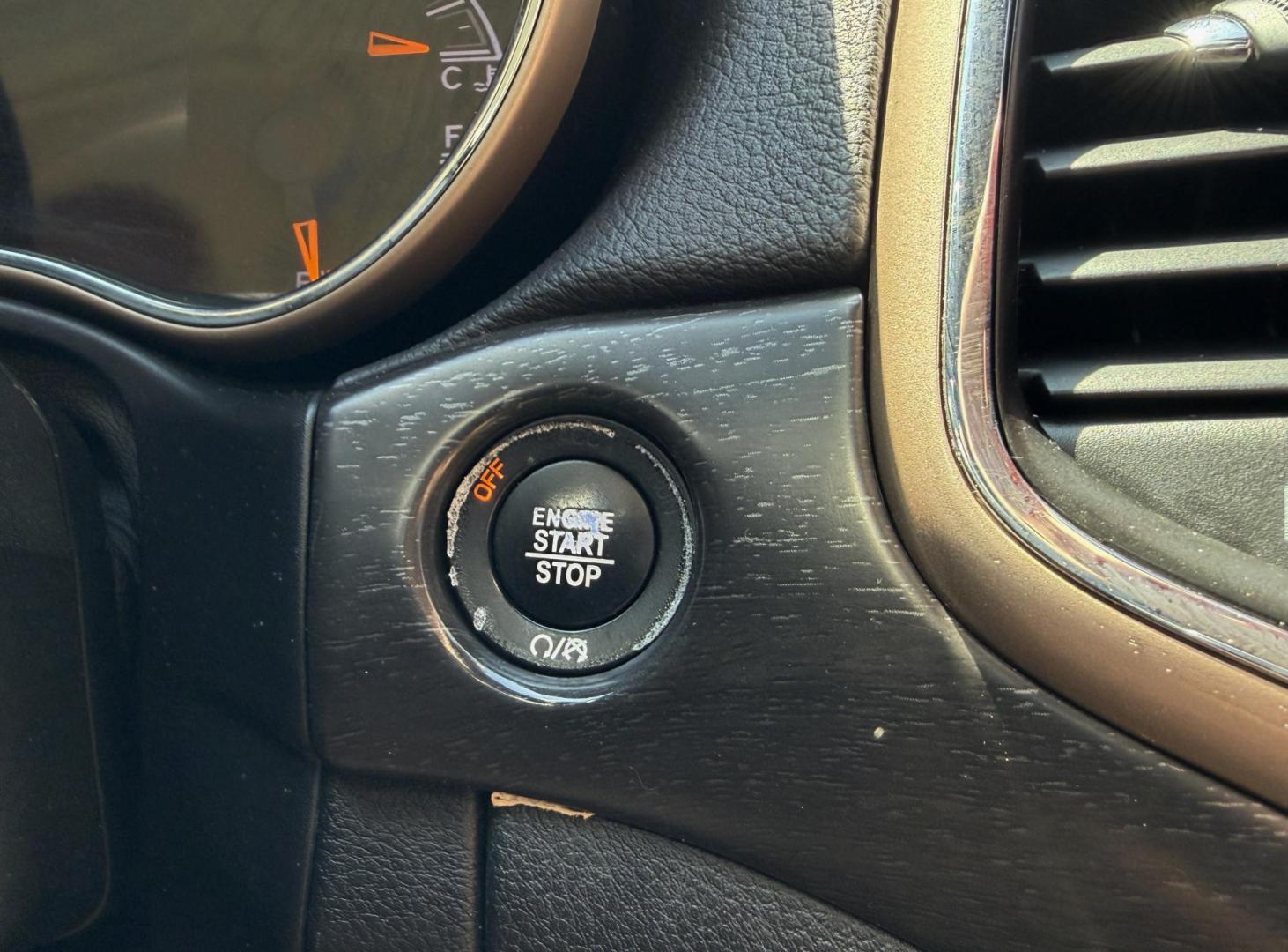 2017 WHITE /Black Jeep Grand Cherokee Laredo 4WD (1C4RJFAG5HC) with an 3.6L V6 engine, Automatic transmission, located at 2990 Old Orchard Rd., Jackson, MO, 63755, 37.354214, -89.612106 - 2017 Jeep Grand Cherokee Laredo 148xxx miles 4 Wheel Drive 3.6L V6 Automatic Navigation Backup Camera Power Driver Seat Heated Seats Heated Steering Wheel Bluetooth Remote Start Cruise Power Windows/Locks/Mirrors We have financing available and we accept trades! Fill out a credit appli - Photo#27