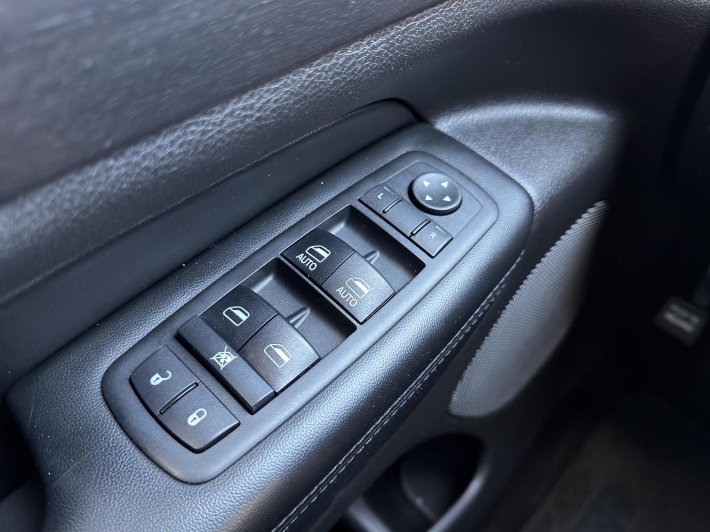 2017 WHITE /Black Jeep Grand Cherokee Laredo 4WD (1C4RJFAG5HC) with an 3.6L V6 engine, Automatic transmission, located at 2990 Old Orchard Rd., Jackson, MO, 63755, 37.354214, -89.612106 - 2017 Jeep Grand Cherokee Laredo 148xxx miles 4 Wheel Drive 3.6L V6 Automatic Navigation Backup Camera Power Driver Seat Heated Seats Heated Steering Wheel Bluetooth Remote Start Cruise Power Windows/Locks/Mirrors We have financing available and we accept trades! Fill out a credit appli - Photo#32